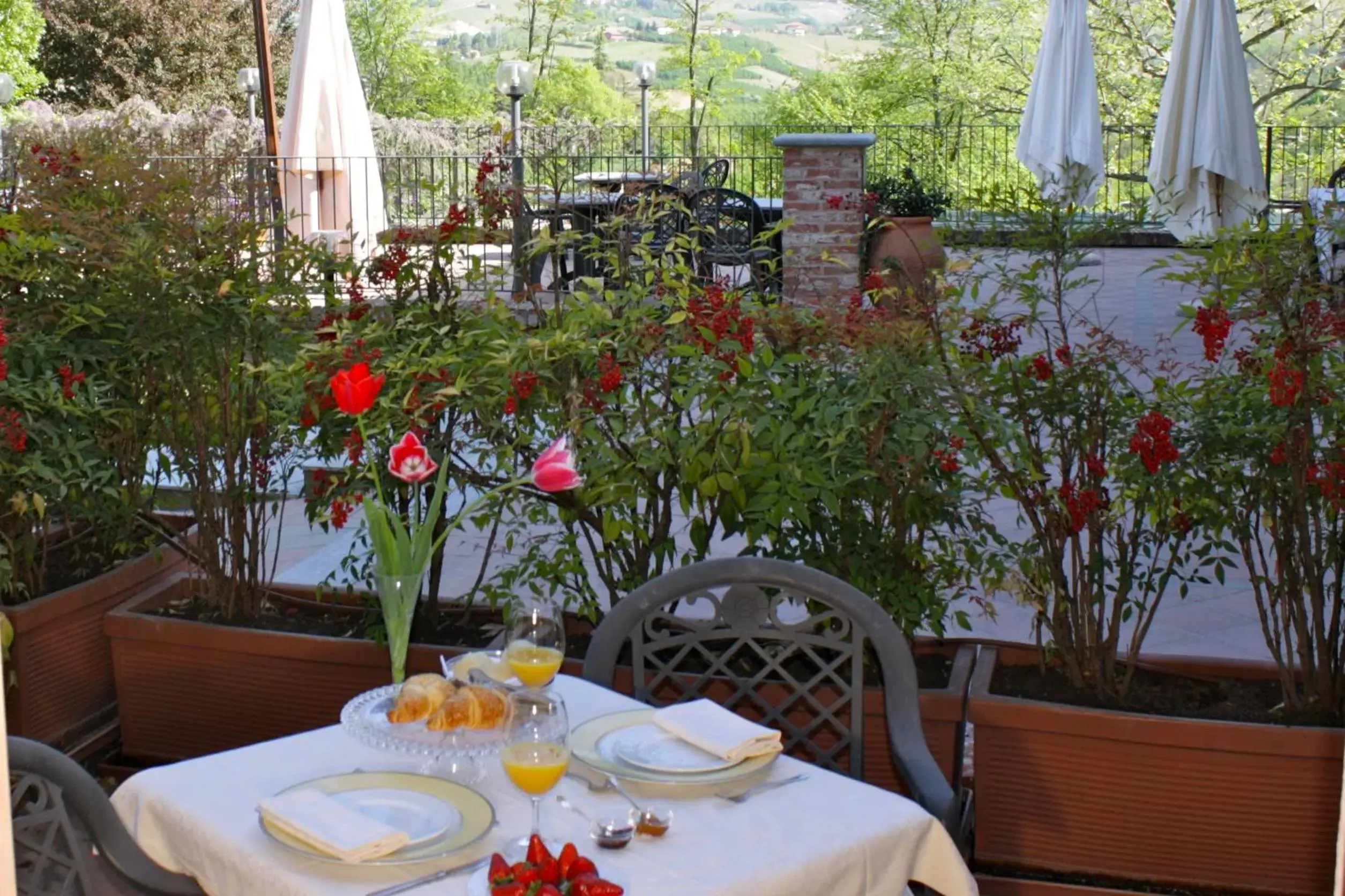 Balcony/Terrace, Restaurant/Places to Eat in Hotel Villa Lauri