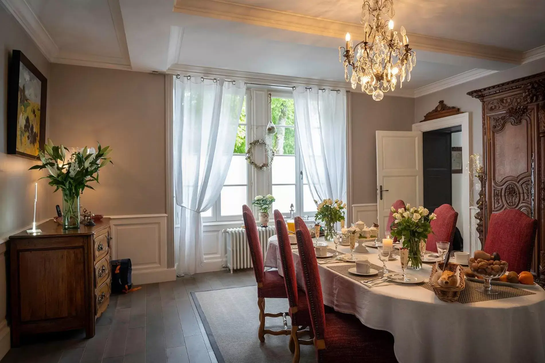 Dining Area in Le Petit Matin