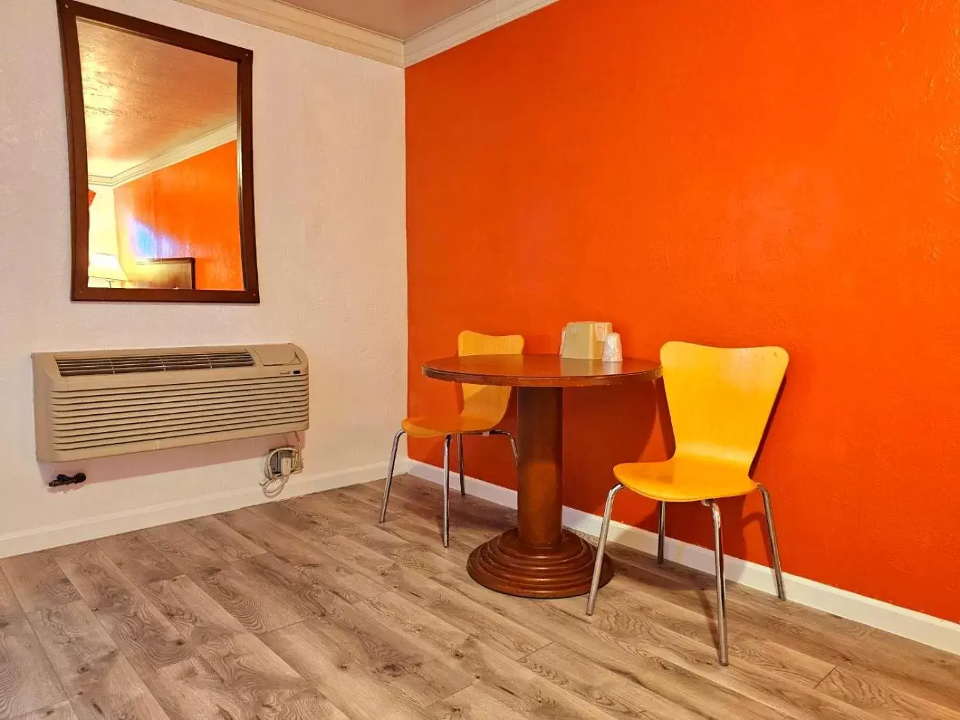 Seating Area in Motel 6-Canon City, CO 719-458-1216