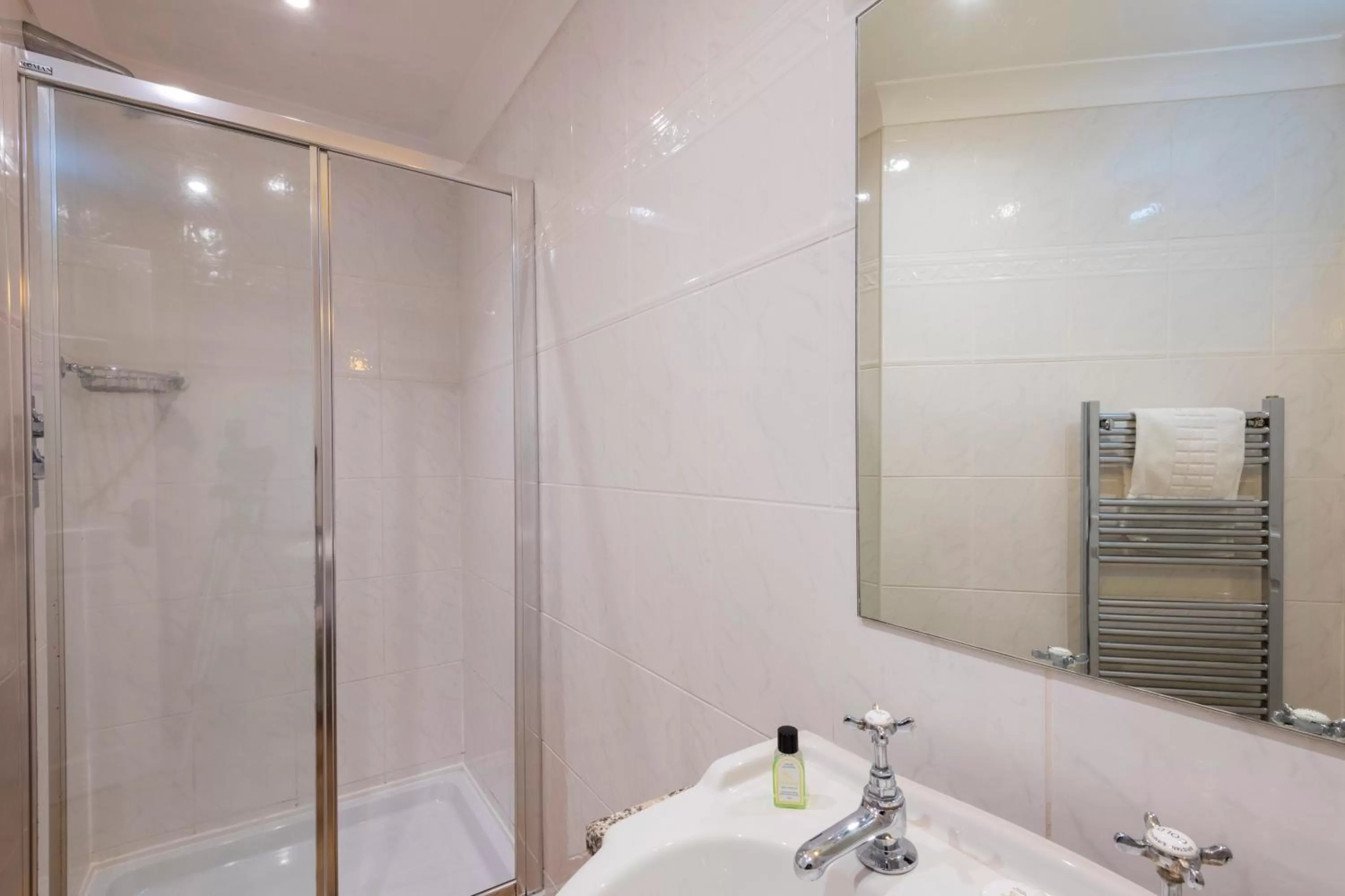 Shower in Porth Veor Manor Villas & Apartments