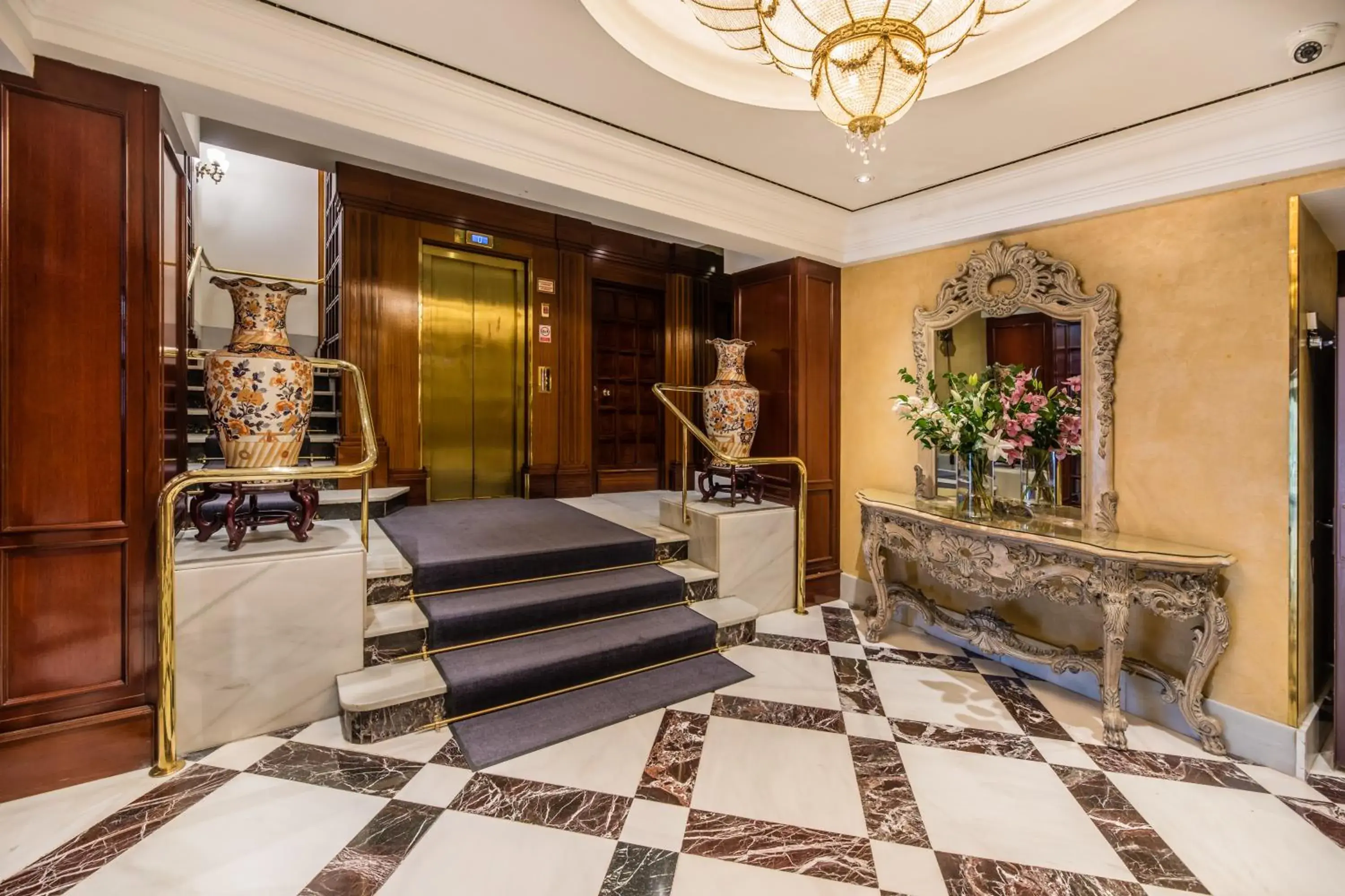 elevator, Lobby/Reception in Sercotel Gran Hotel Conde Duque