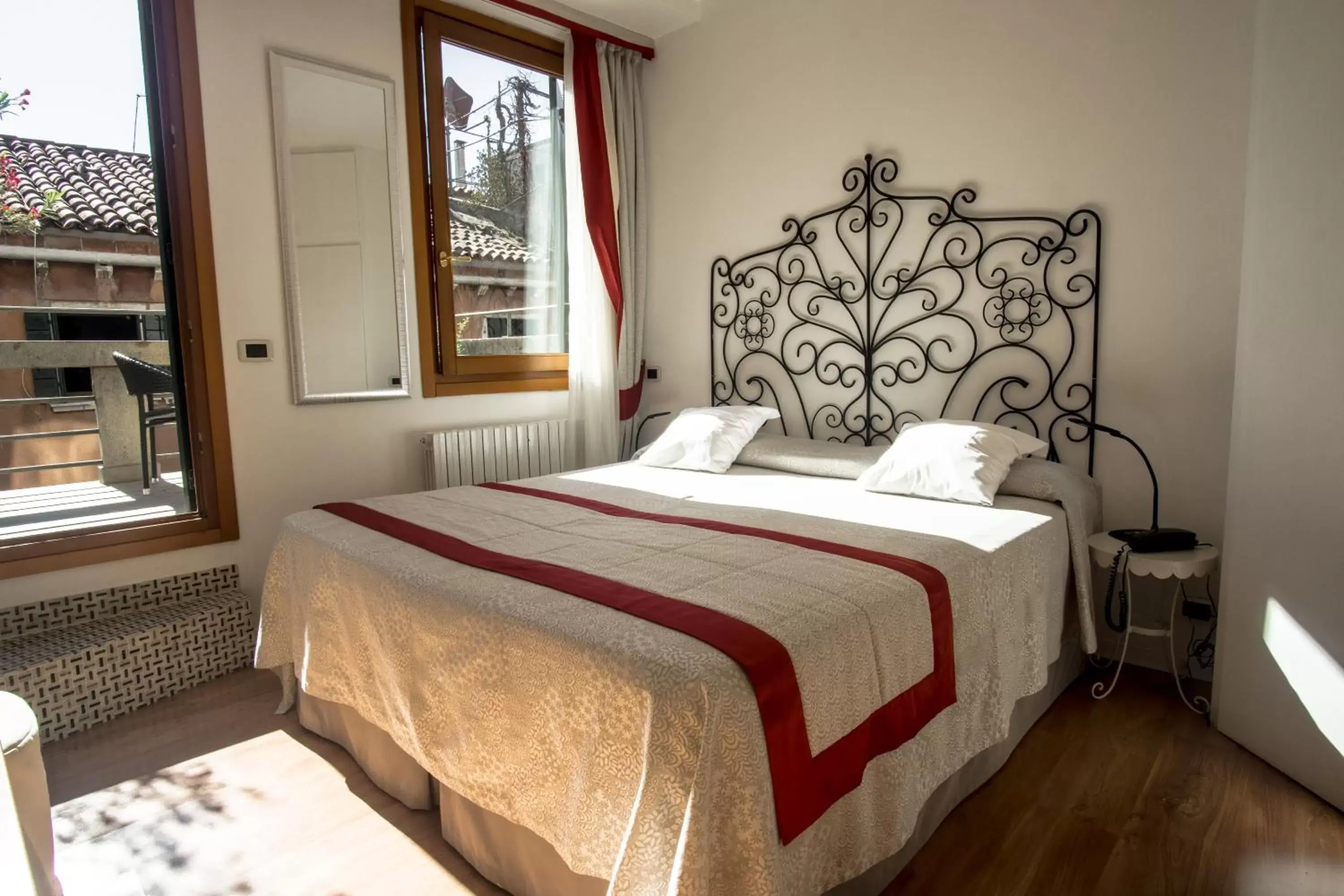 Photo of the whole room, Bed in Hotel Antigo Trovatore