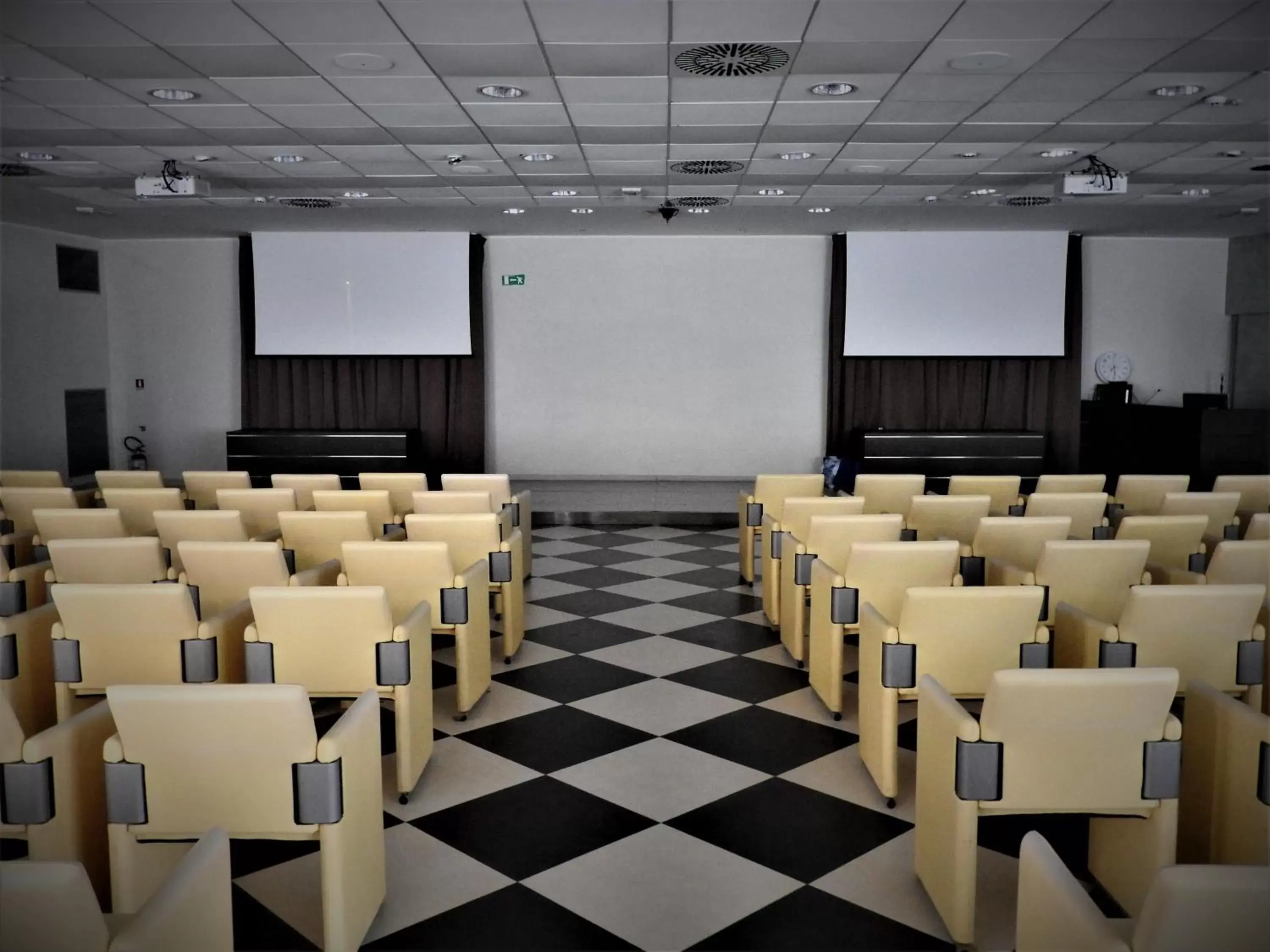 Meeting/conference room in Yes Hotel Touring & SPA