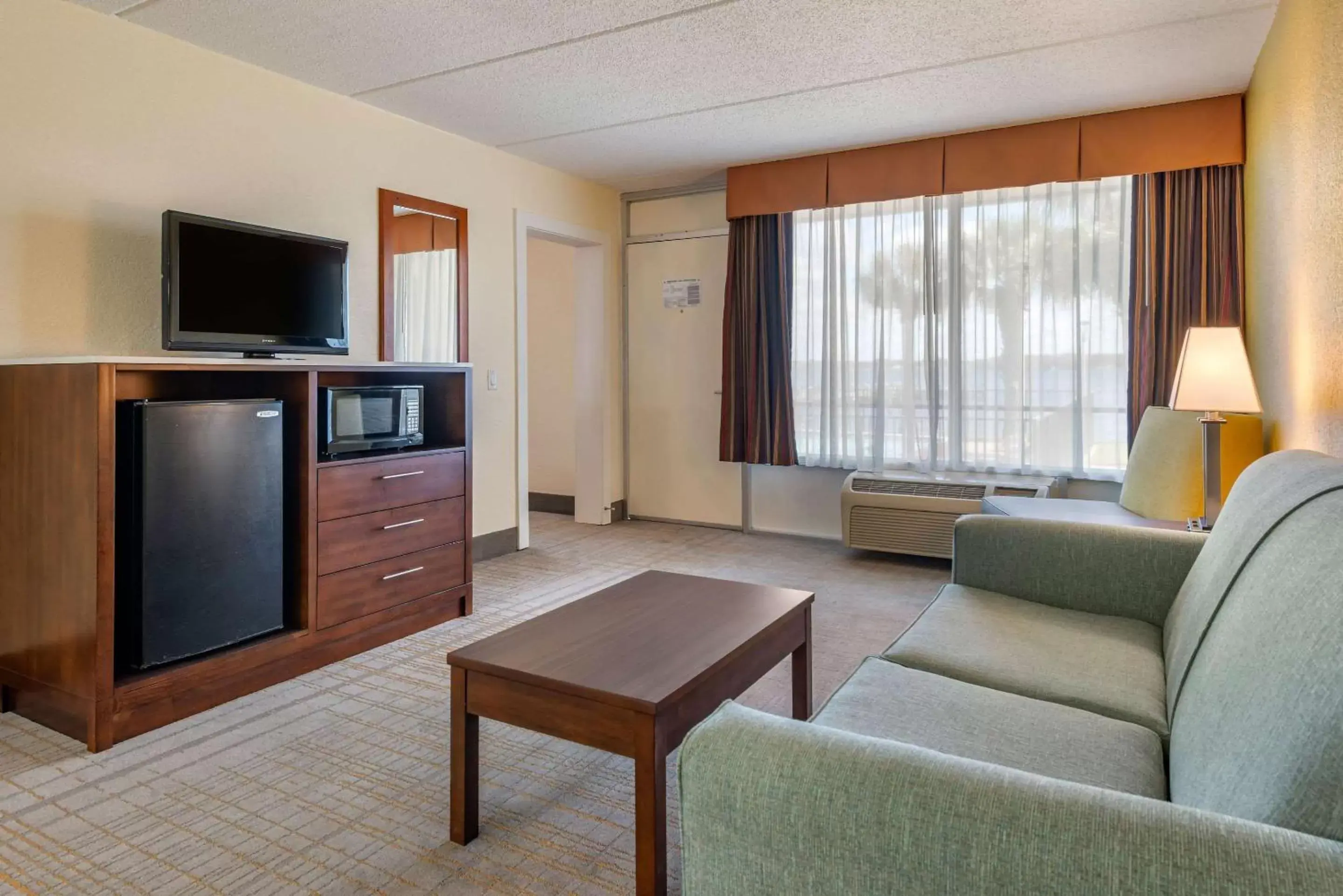 Photo of the whole room, Seating Area in Quality Inn and Suites Riverfront