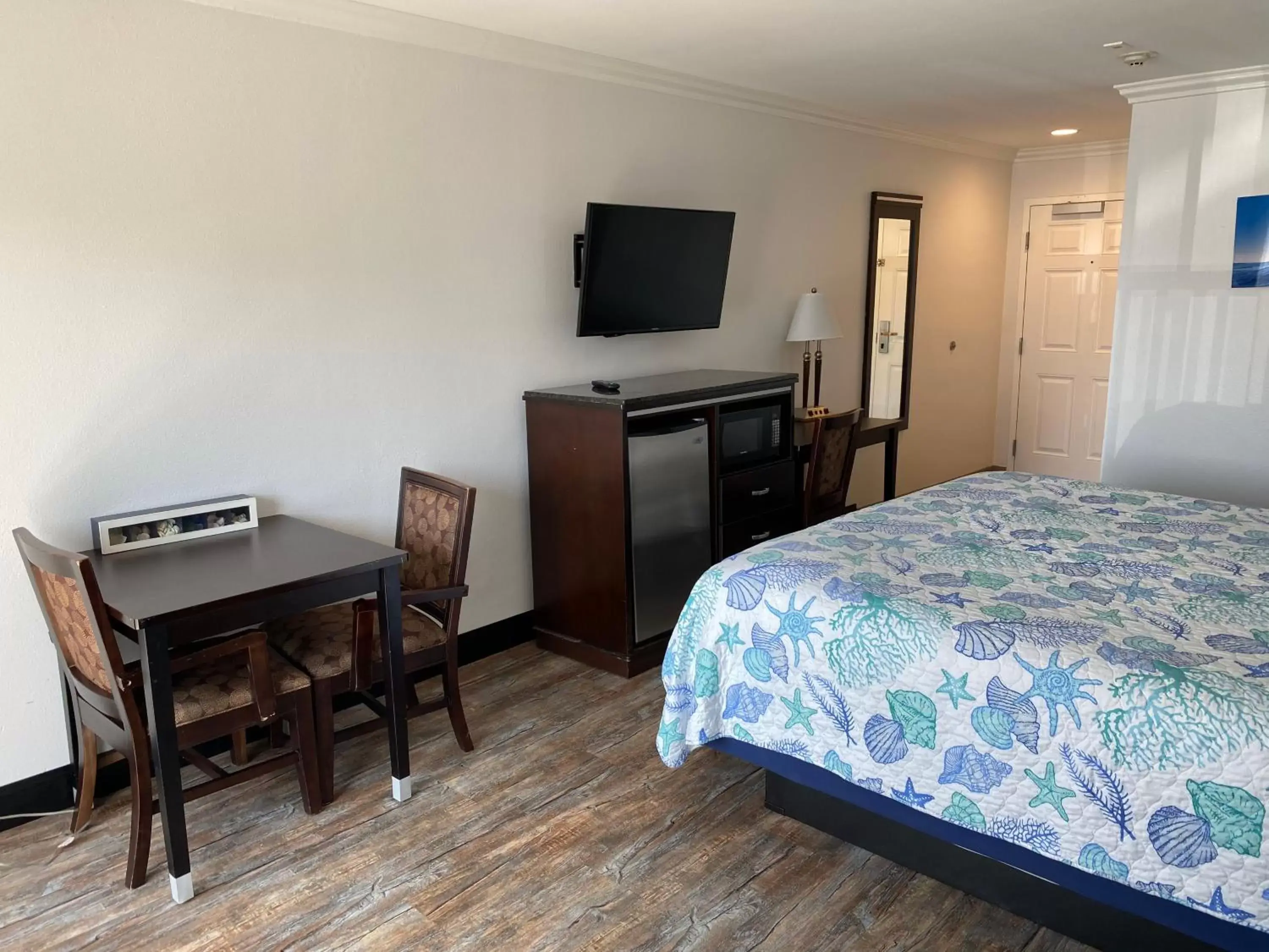 Photo of the whole room, Room Photo in Ocean Surf Inn & Suites