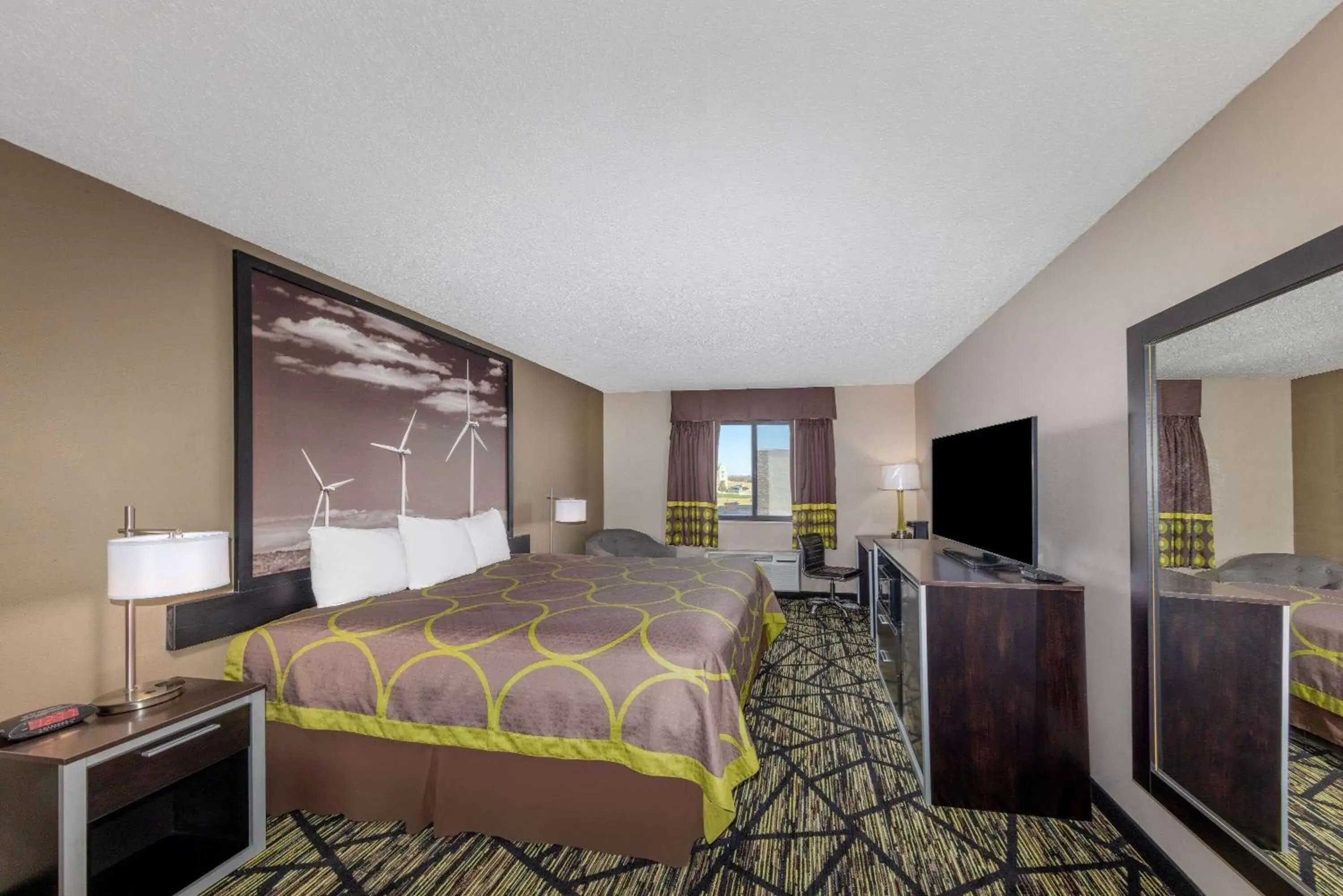 Photo of the whole room, Bed in Super 8 by Wyndham Pratt Photo of the whole room, Bed in Super 8 by Wyndham Pratt