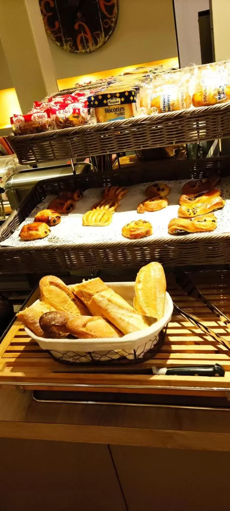 Continental breakfast in Hotel de la Gare Troyes Centre