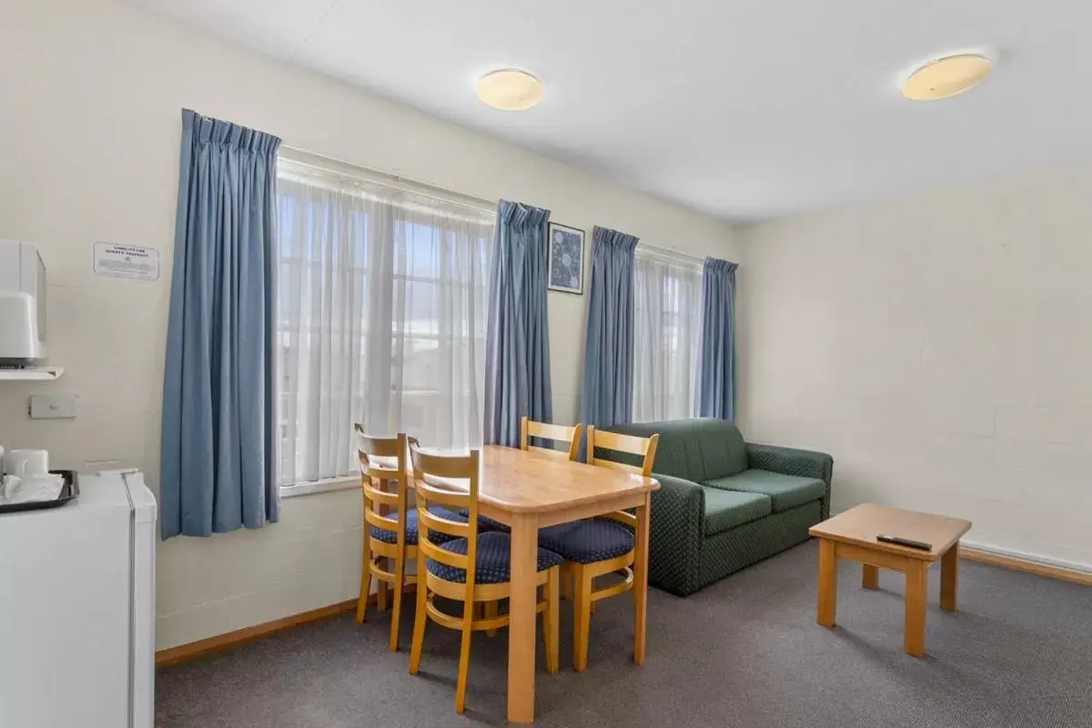 Dining Area in Martin Cash Motel