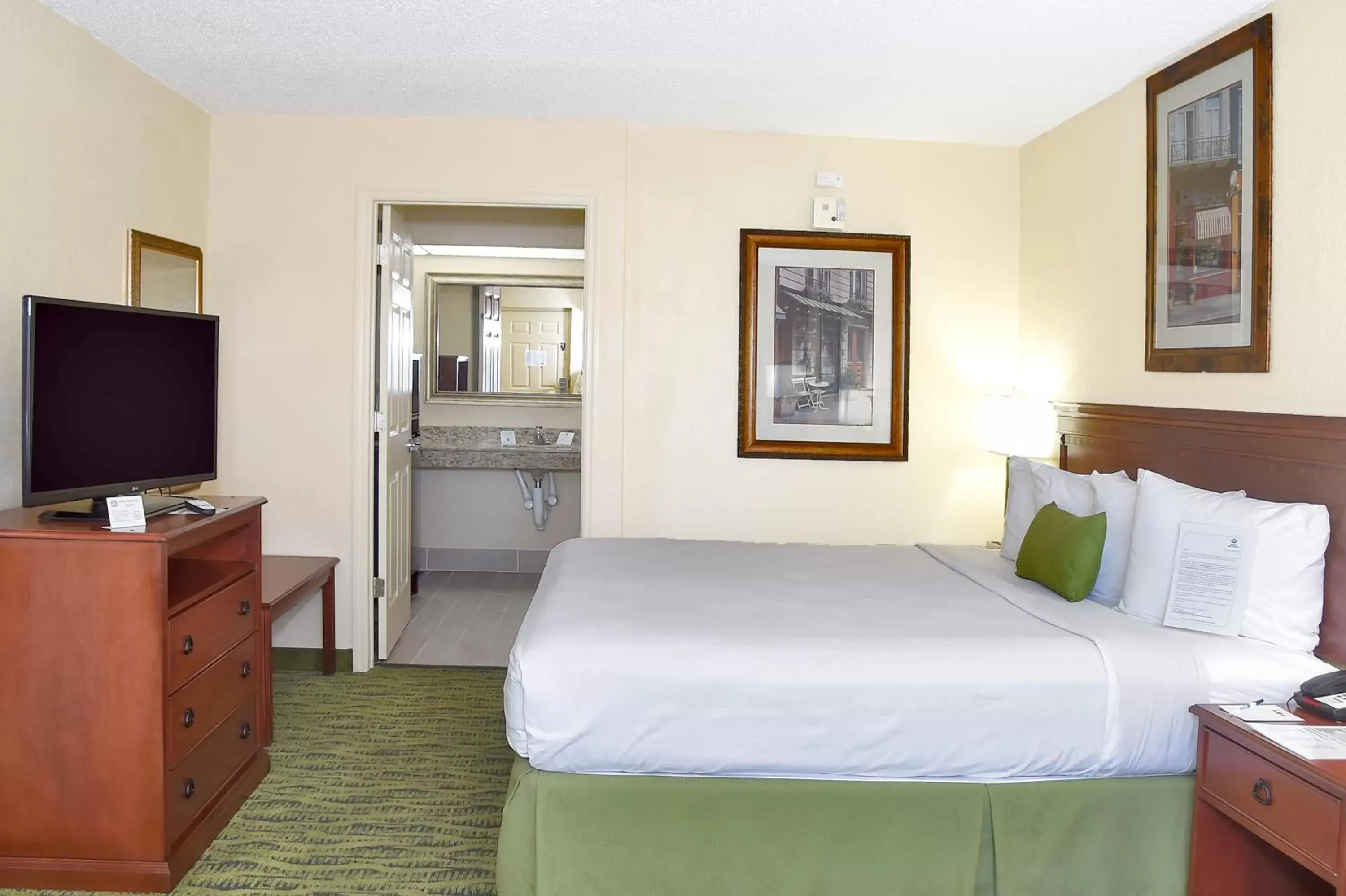 King Room - Non-Smoking in Best Western Orlando East Inn & Suites