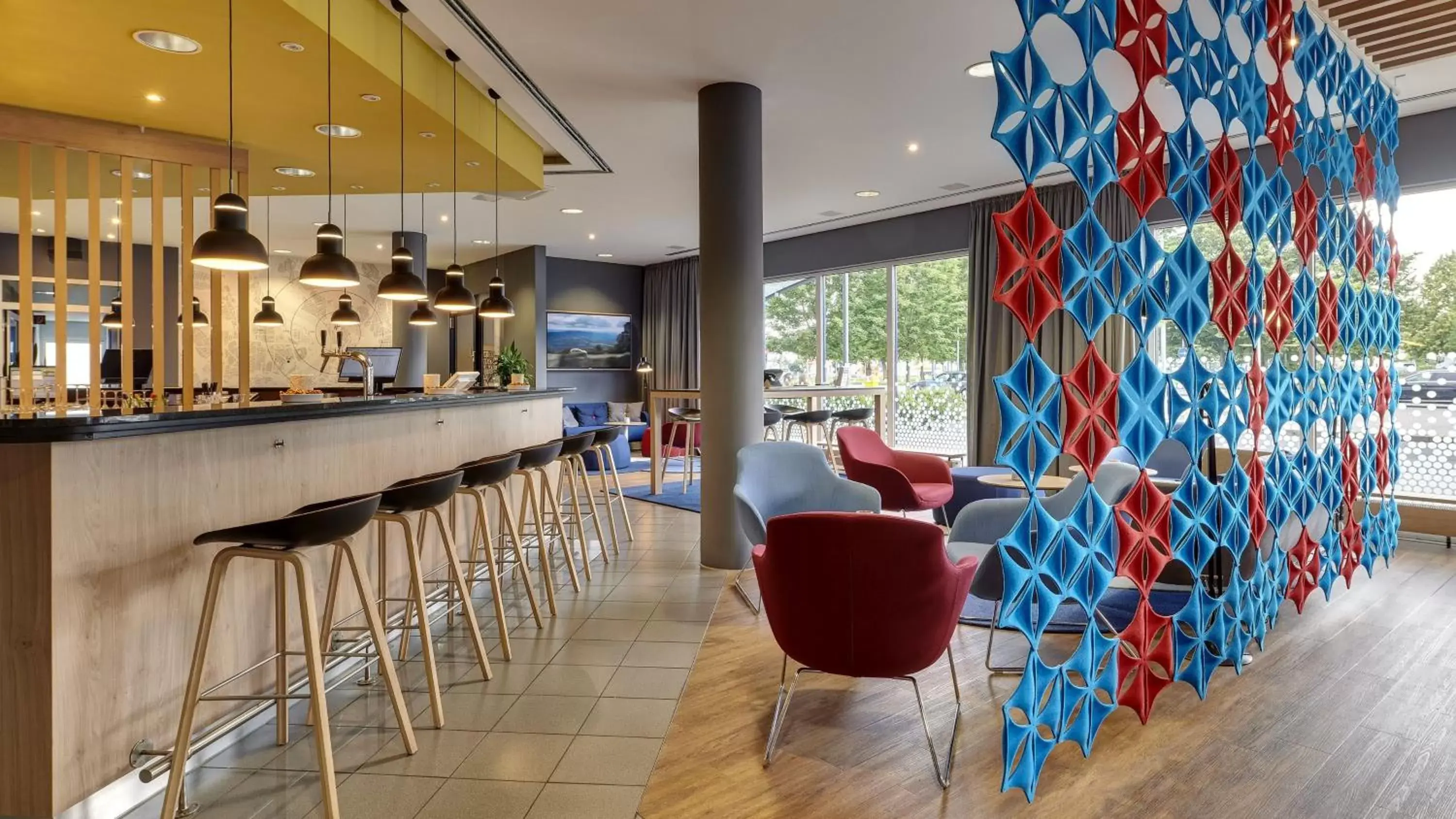 Property building, Lounge/Bar in Holiday Inn Express Cologne Mülheim, an IHG Hotel