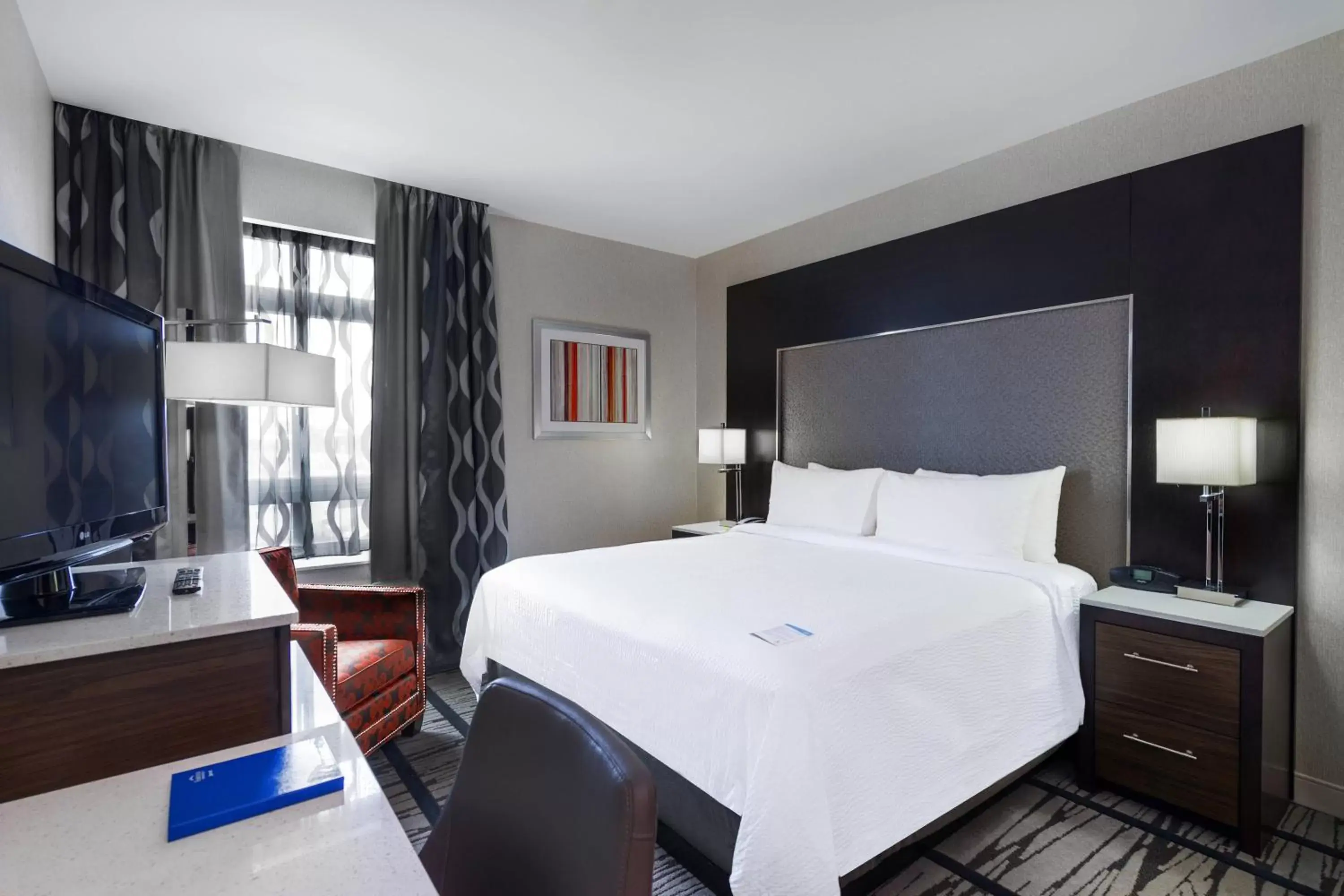 Photo of the whole room, Bed in Fairfield Inn & Suites by Marriott Boston Cambridge