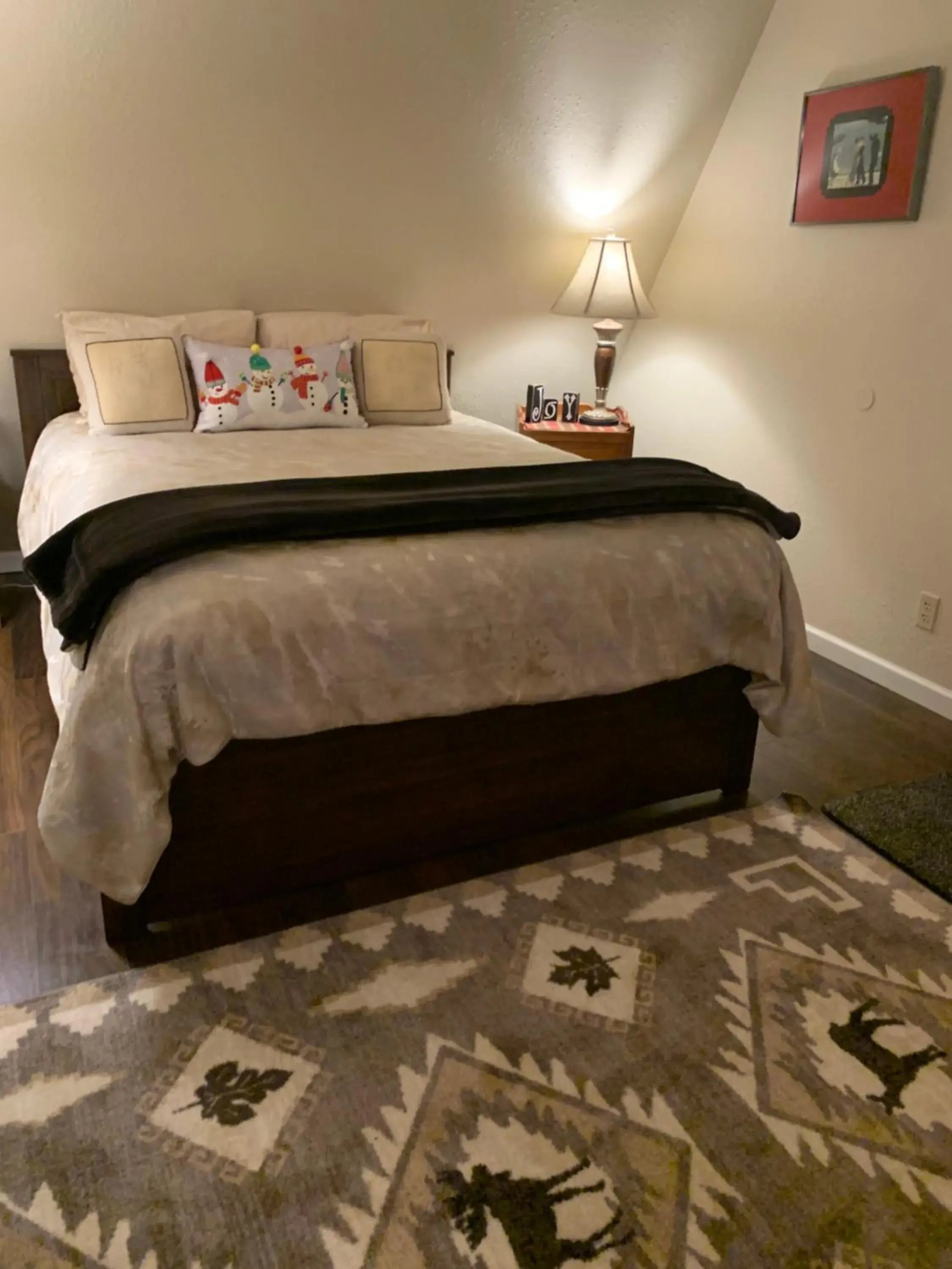 Bed in Mountain Meadows Inn