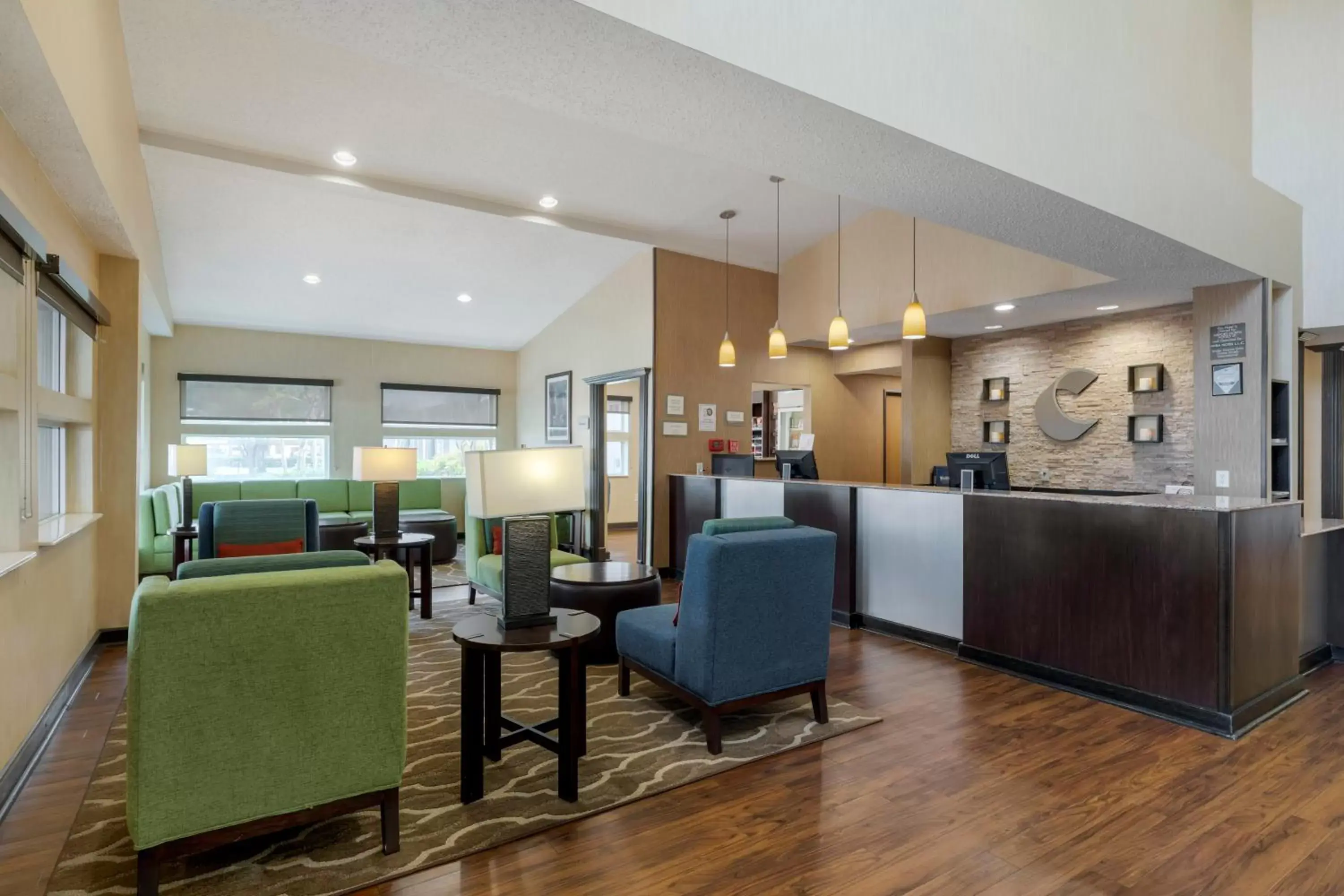 Lobby/Reception in Comfort Suites DFW Airport