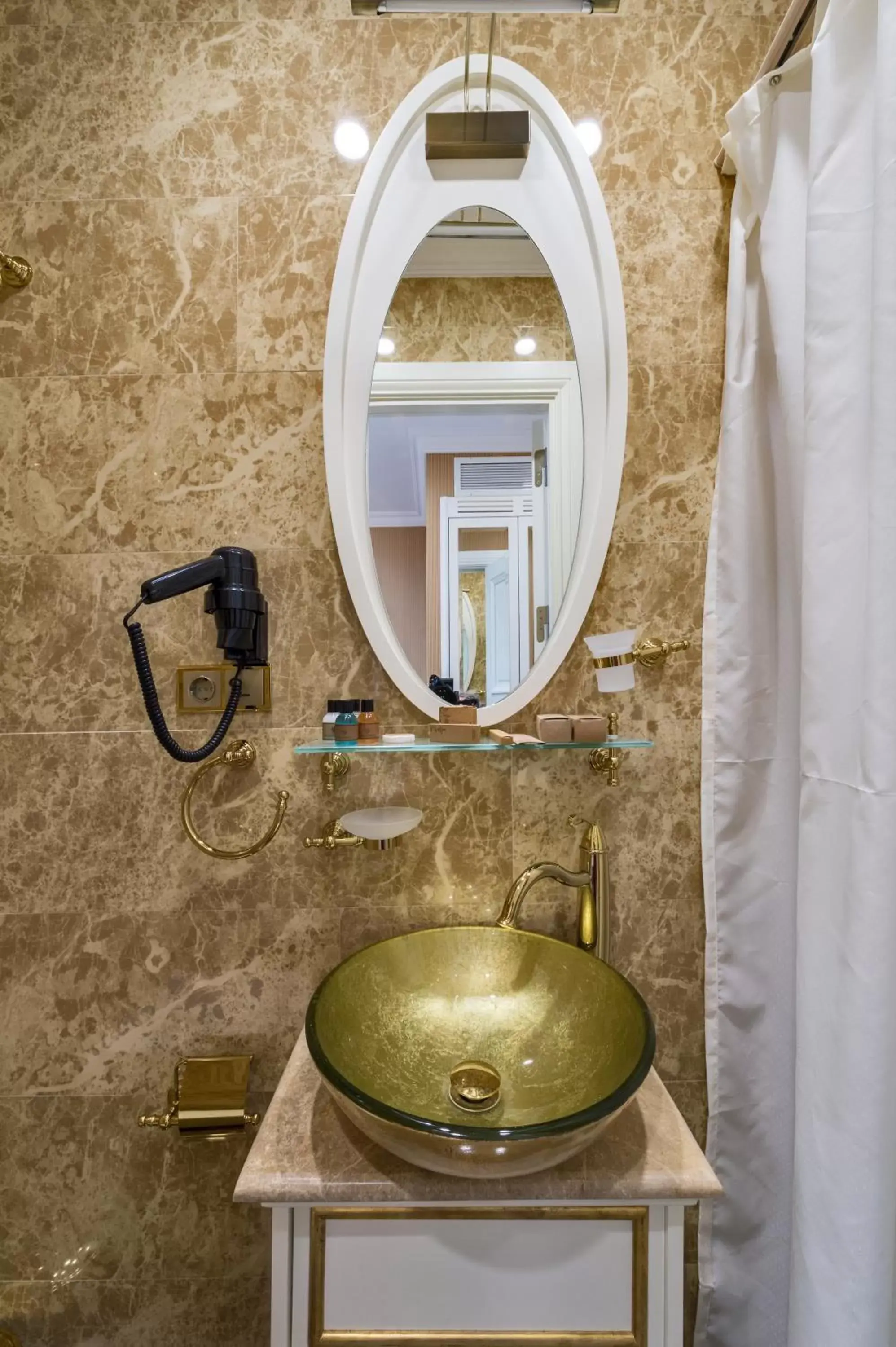Bathroom in Alpek Hotel