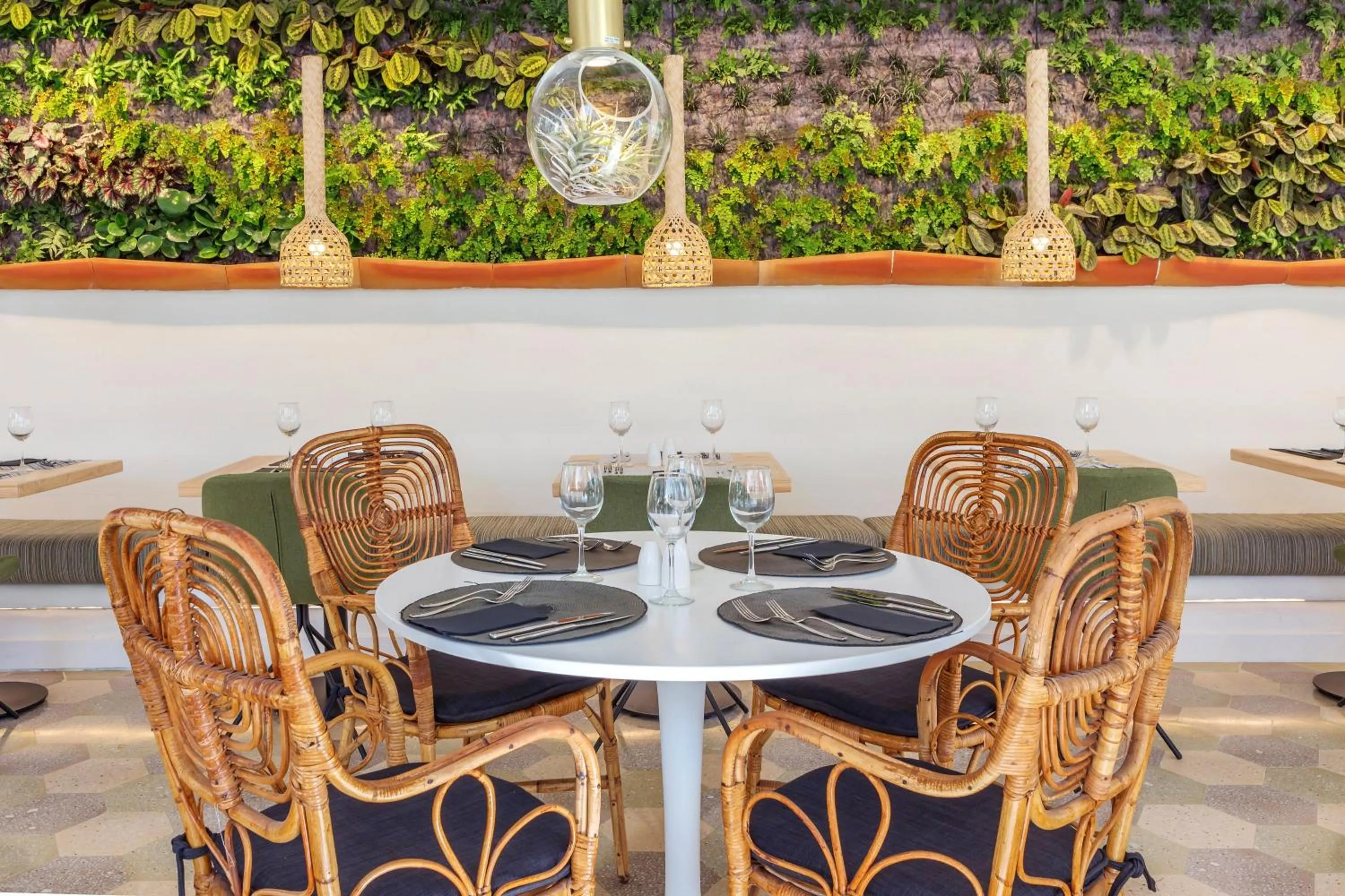 Restaurant/places to eat in HM Alma Beach - Adults Only