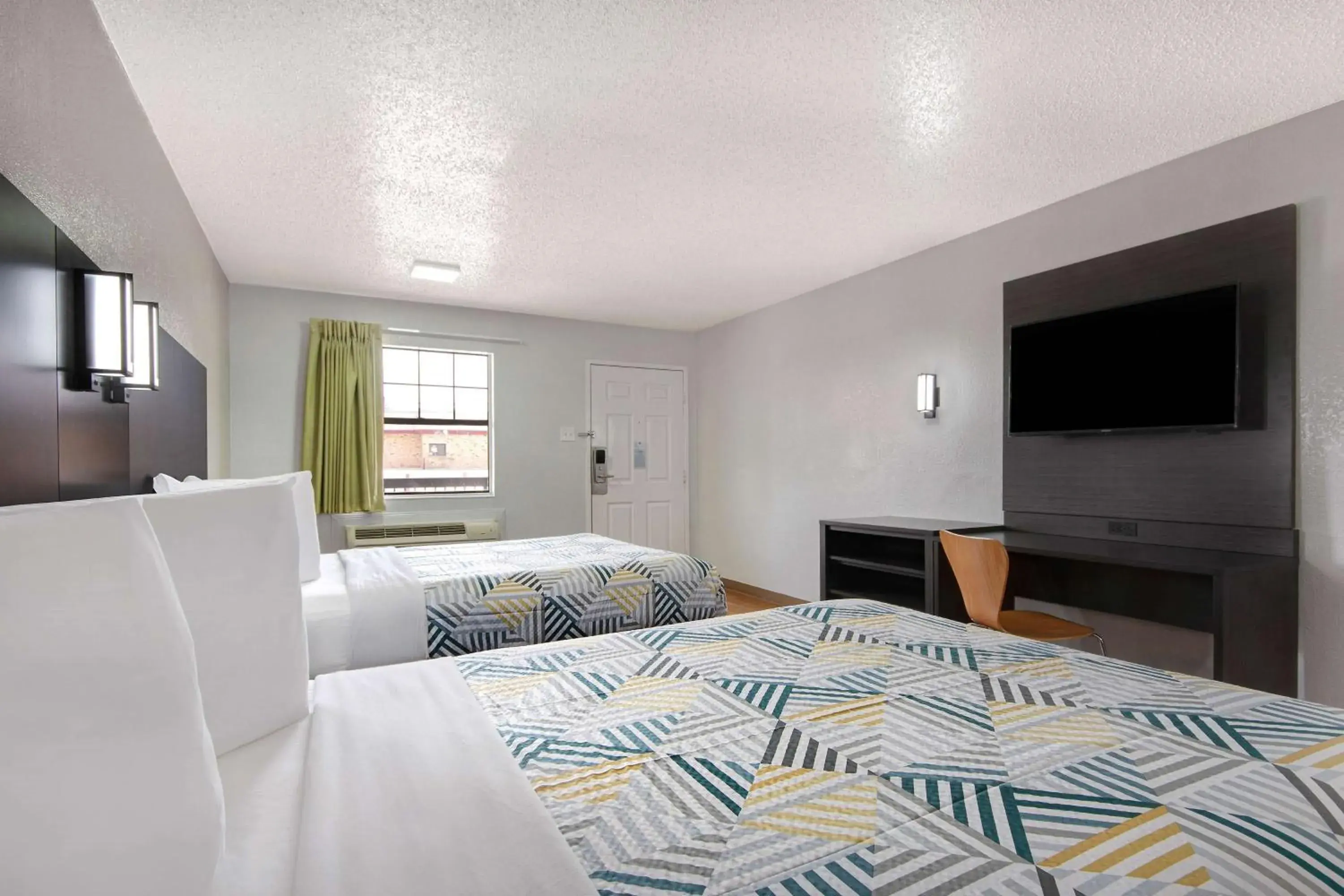 Bedroom, Bed in Motel 6-San Antonio, TX - Northwest Medical Center