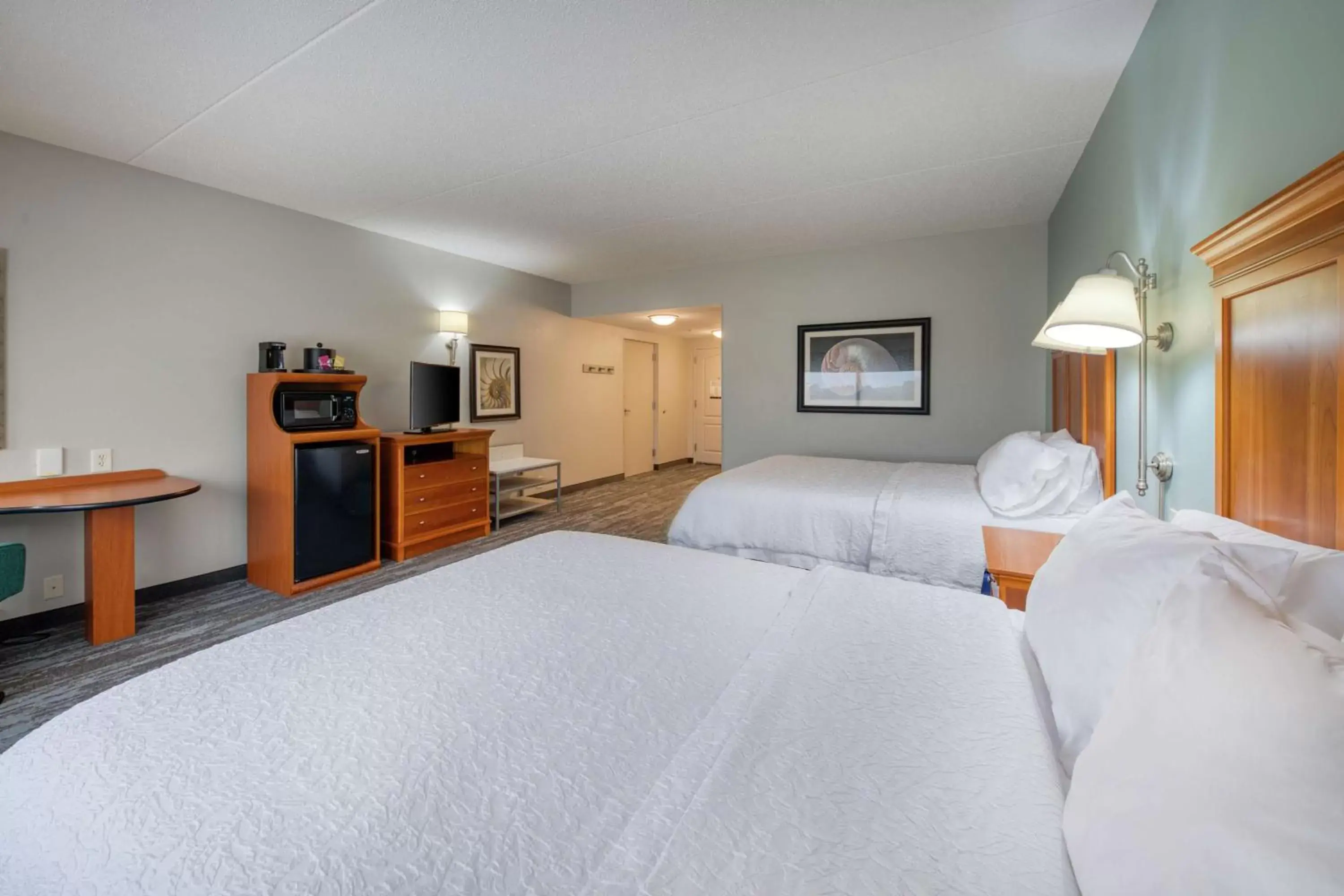 Queen Room with Two Queen Beds - Hearing Access/Non-Smoking in Hampton Inn Wilmington University Area Queen Room with Two Queen Beds - Hearing Access/Non-Smoking in Hampton Inn Wilmington University Area