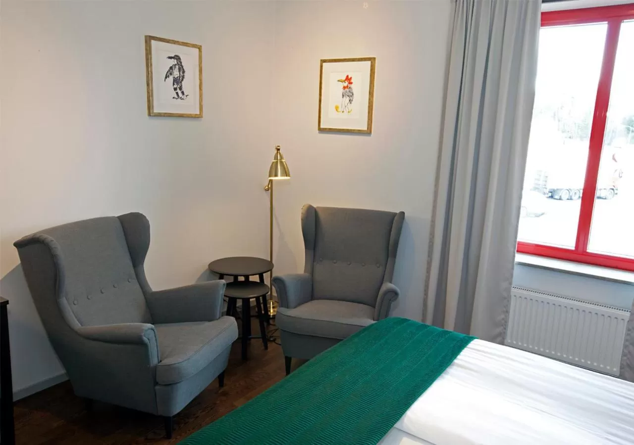 Seating area in Rasta Grums