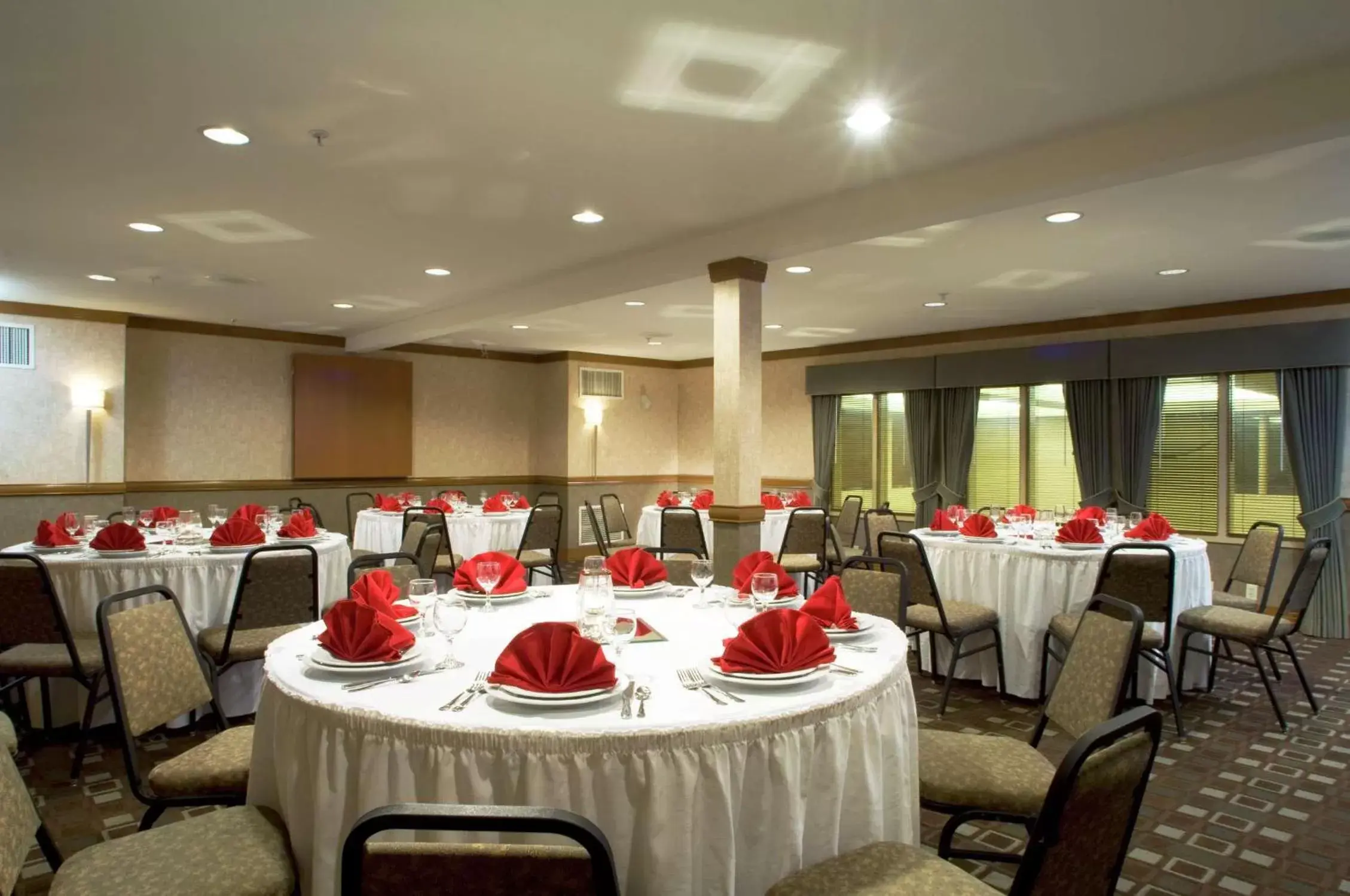 Meeting/conference room, Restaurant/Places to Eat in Hampton Inn & Suites Seattle North/Lynnwood