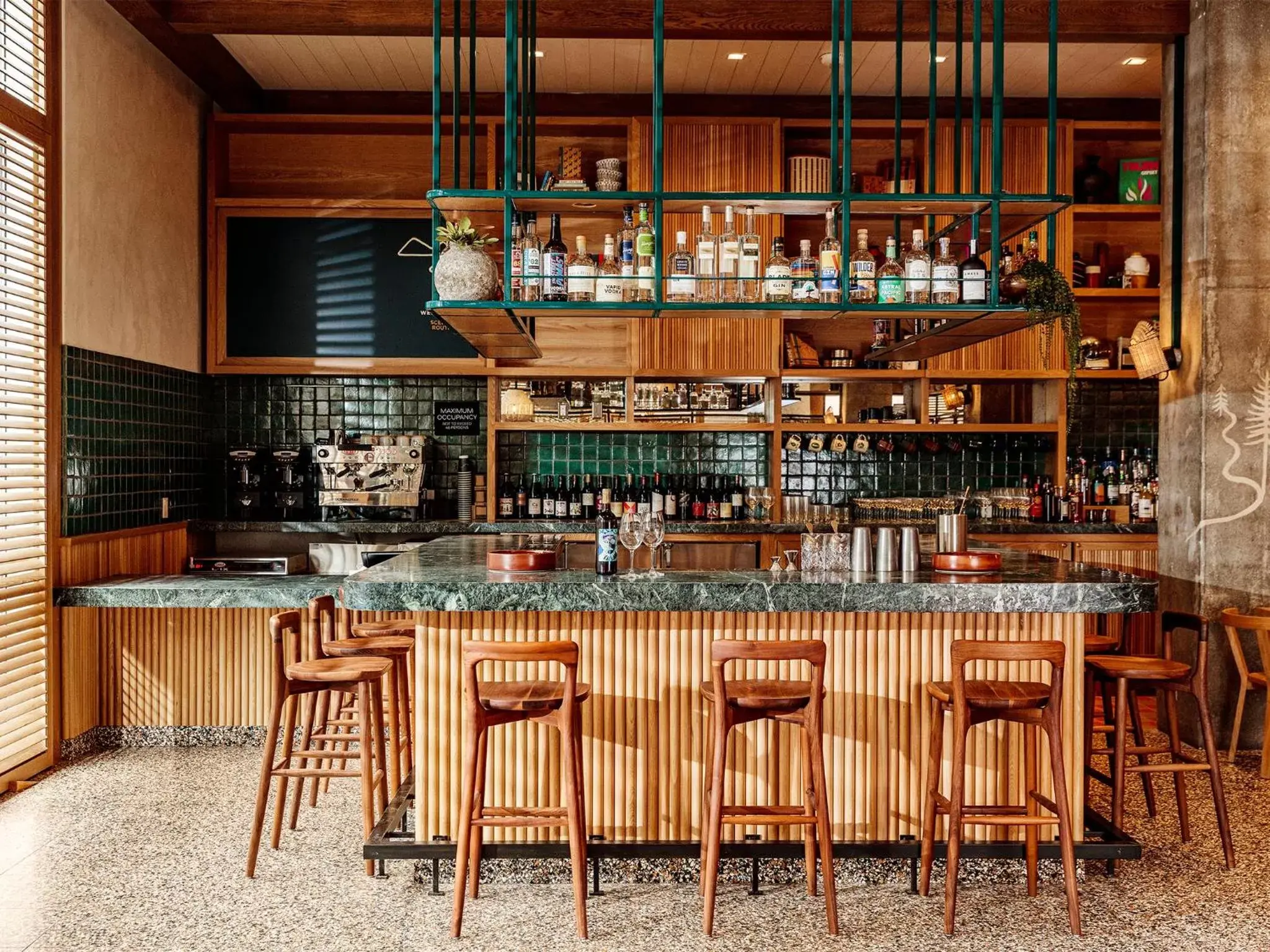 Lounge or bar, Kitchen/Kitchenette in Hotel June, Los Angeles, a Member of Design Hotels