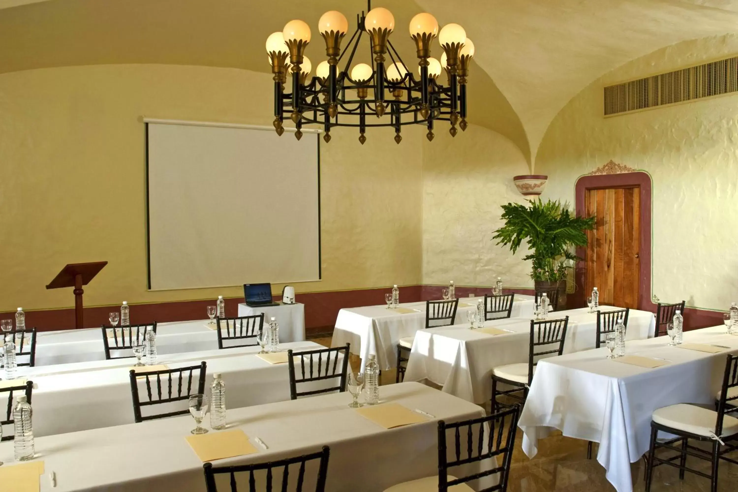 Business facilities, Restaurant/Places to Eat in Pueblo Bonito Mazatlan Beach Resort - All Inclusive