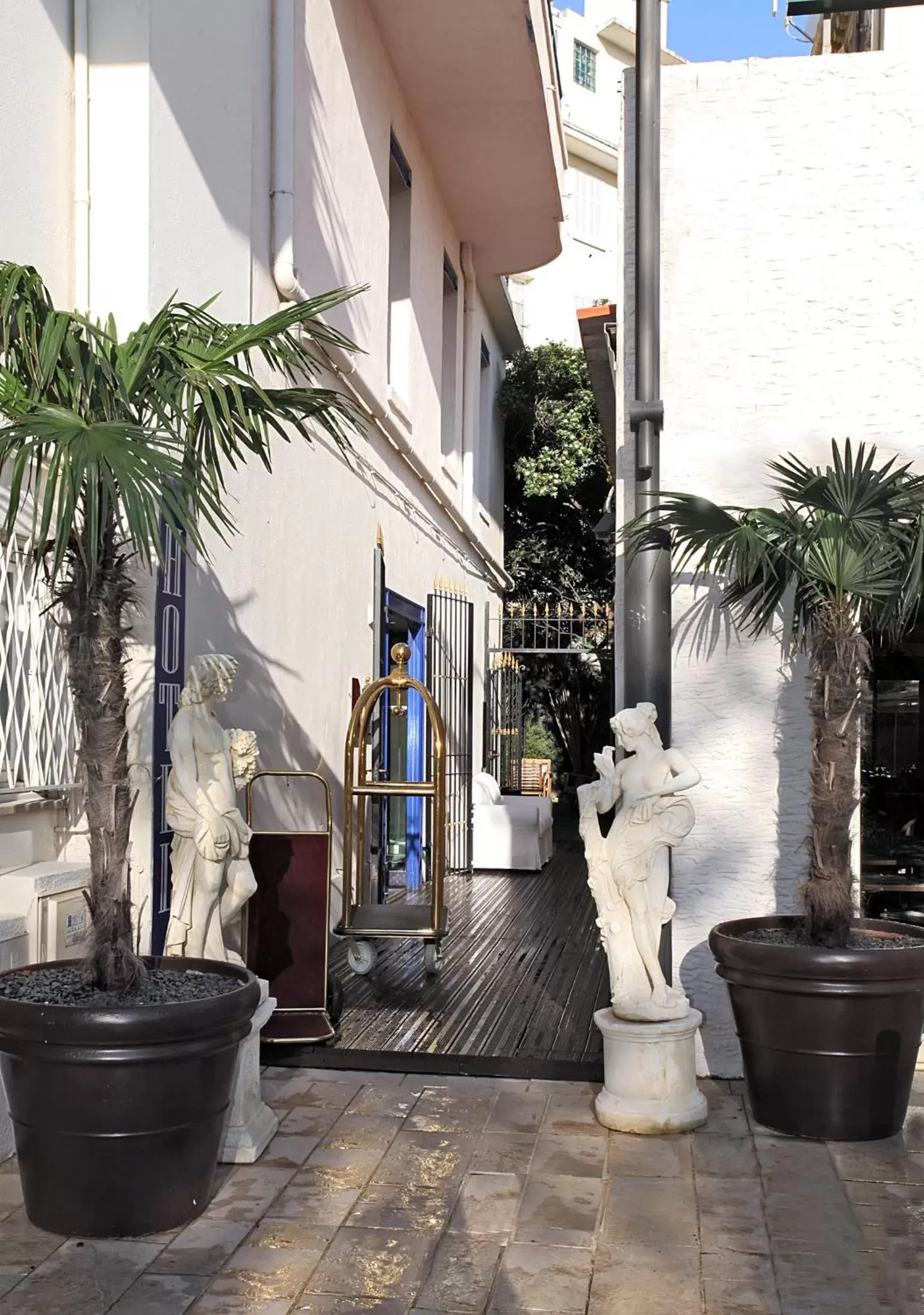 Facade/entrance in HOTEL PALM BEACH