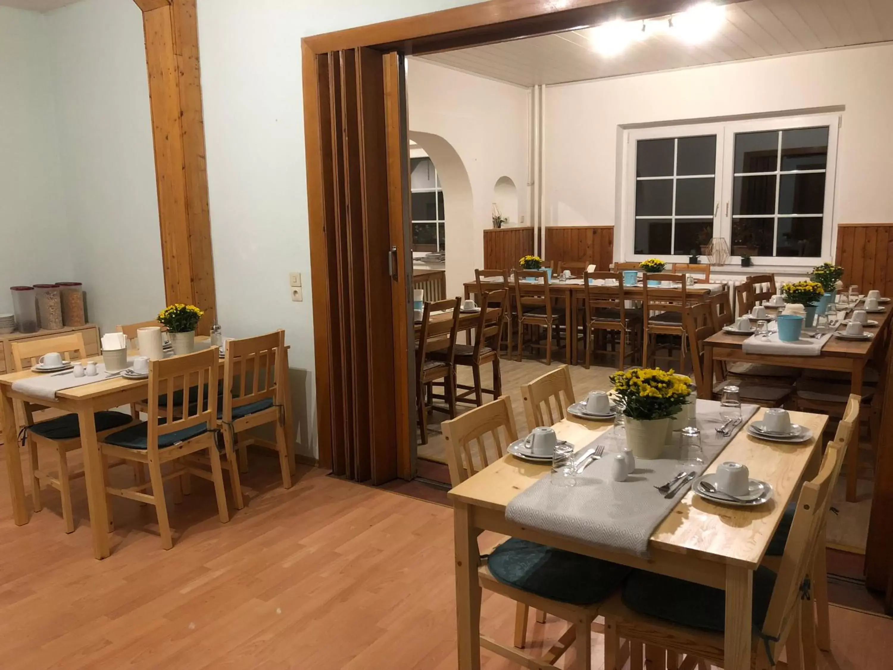 Restaurant/places to eat in Riverside Inn Restaurant/places to eat in Riverside Inn