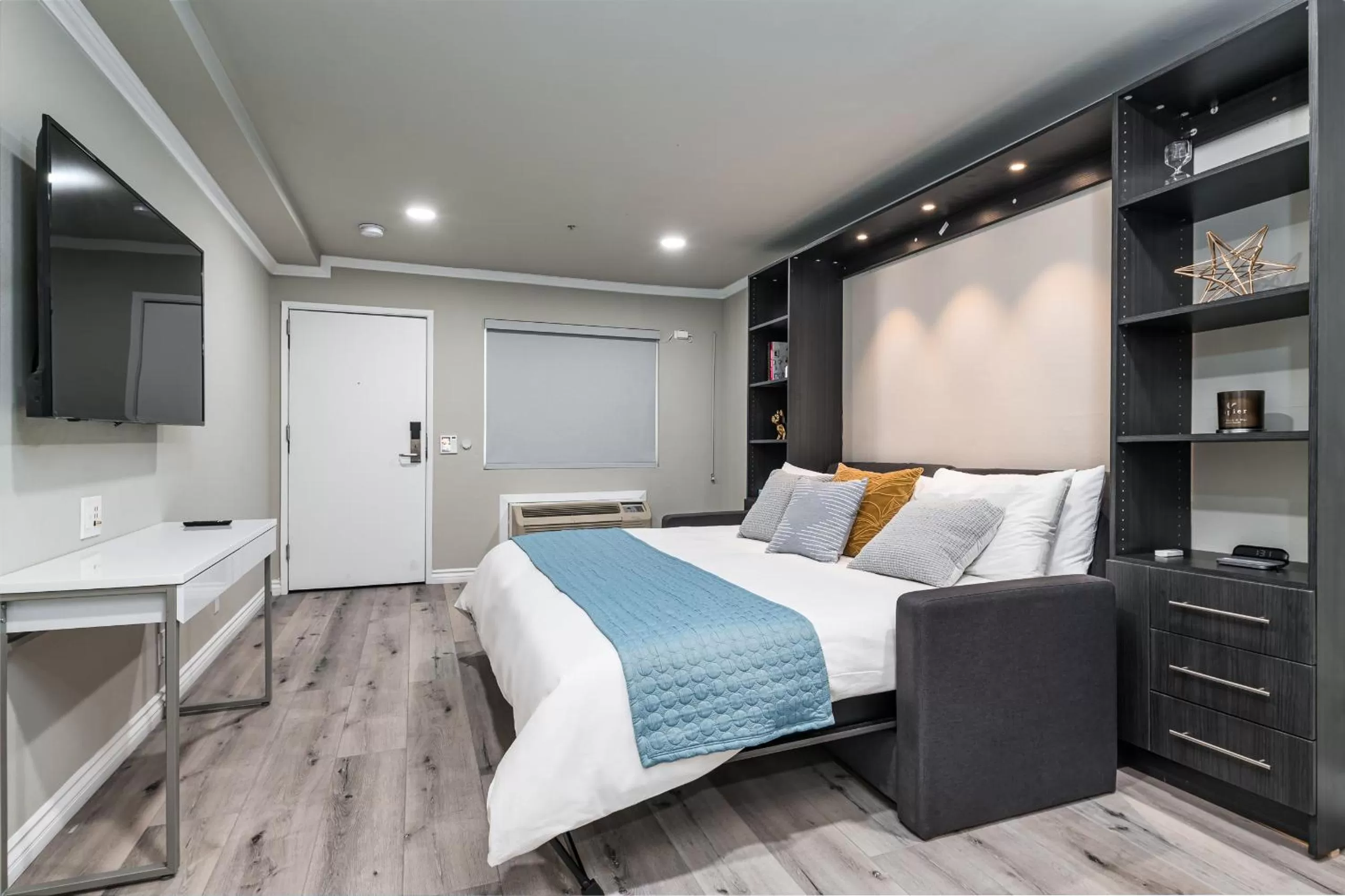 Bedroom, Bed in Omeo Suites