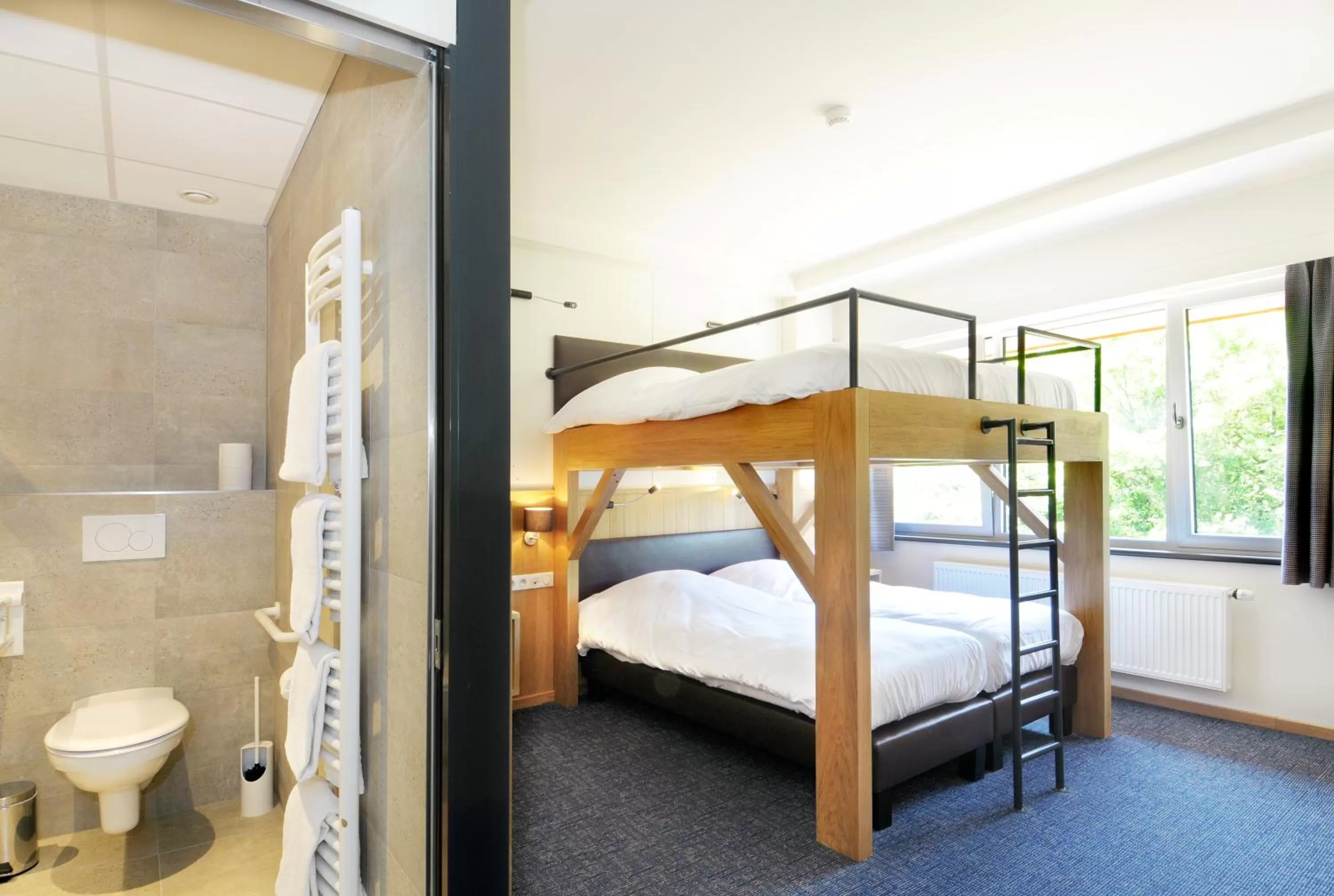 Bedroom, Bed in Mont-des-Pins