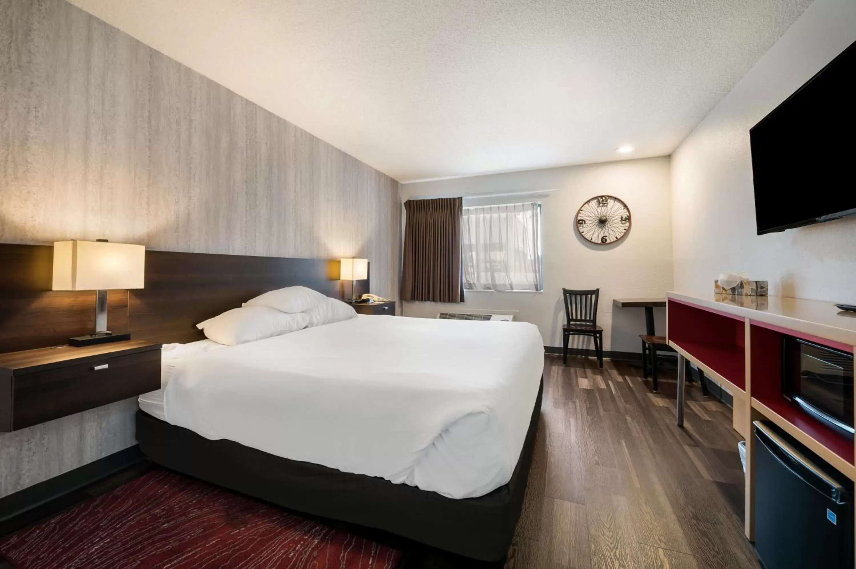 Bed in Red Lion Inn & Suites Ontario