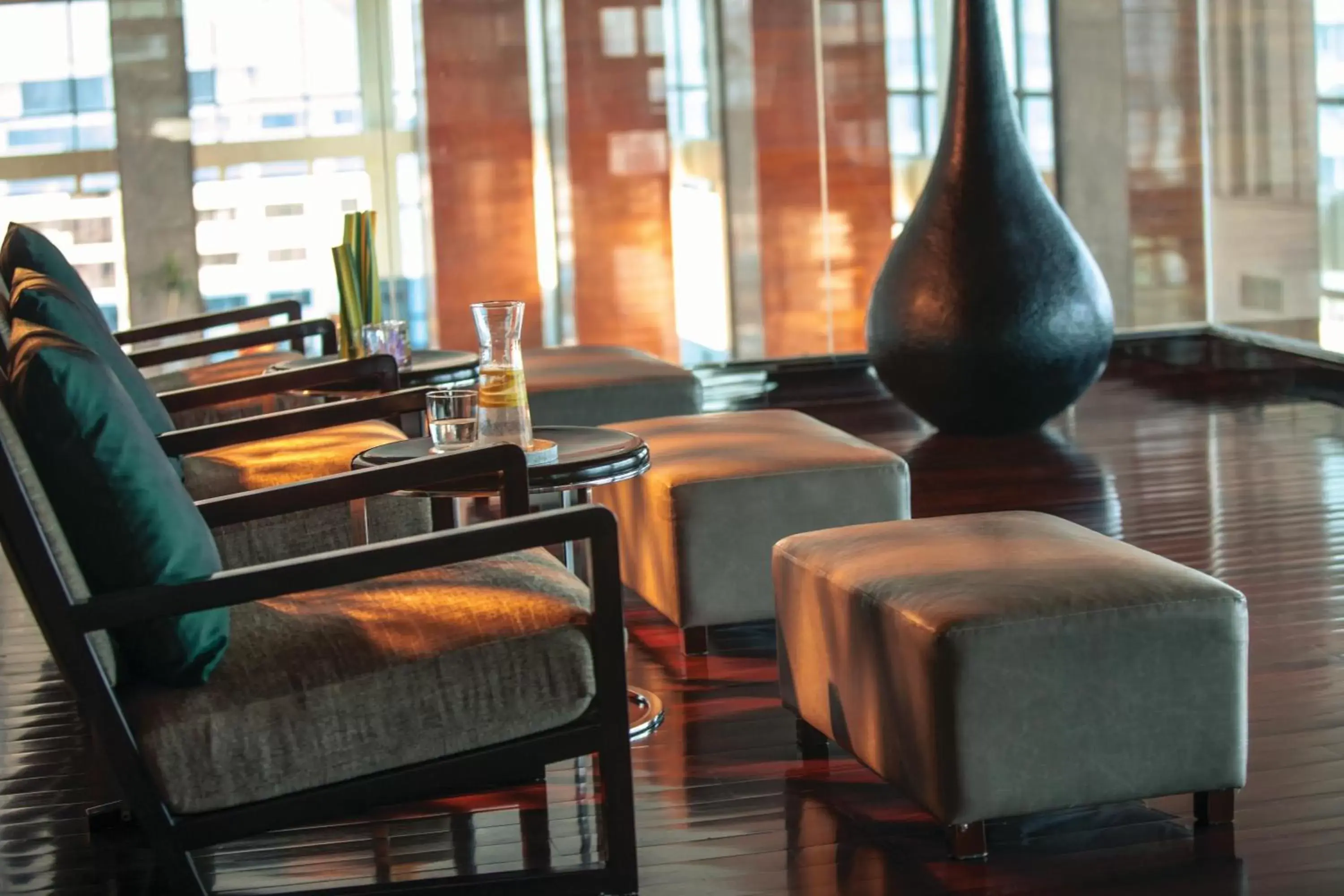 Lounge or bar, Restaurant/Places to Eat in Renaissance Bangkok Ratchaprasong Hotel