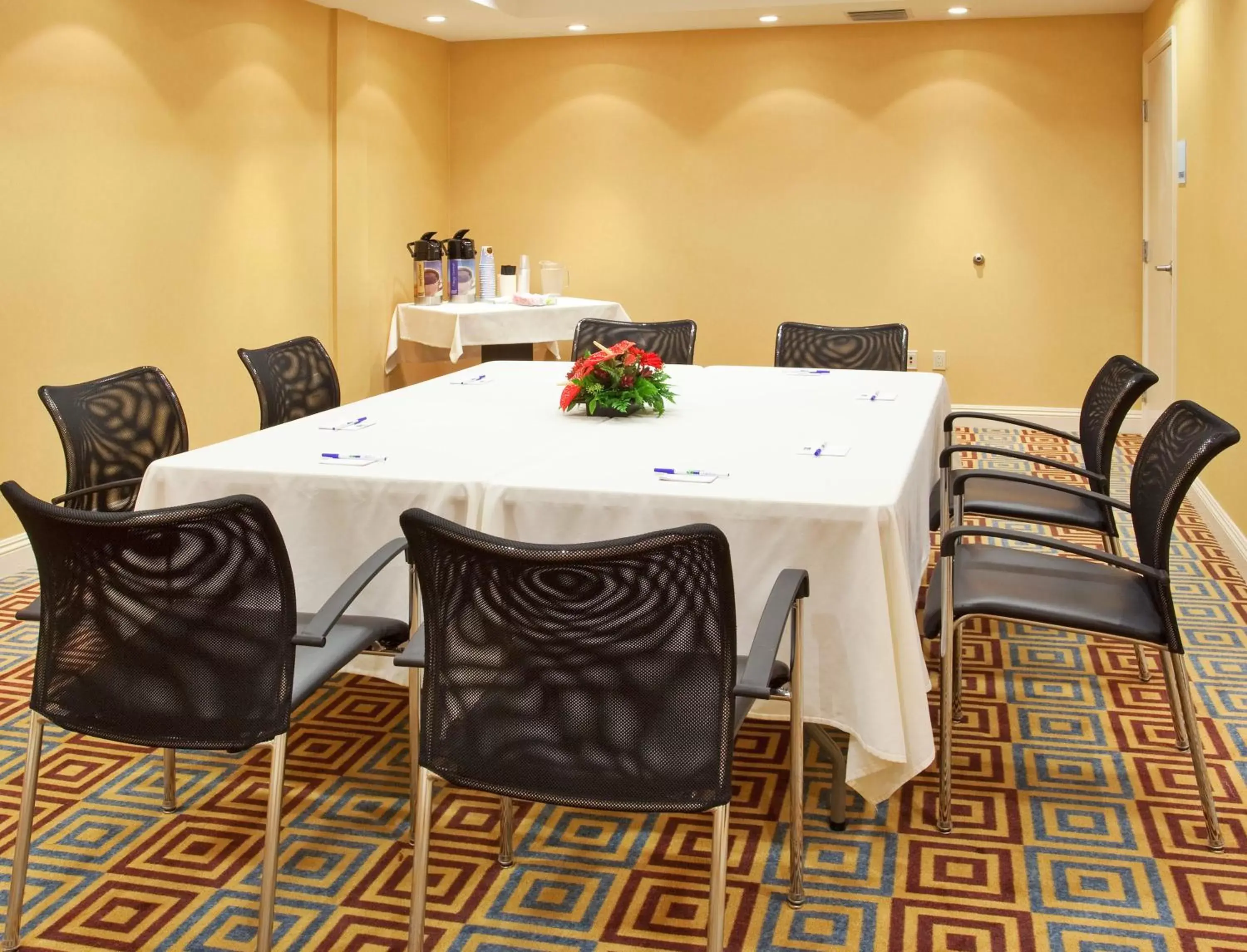 Meeting/conference room in Holiday Inn Express Hotel & Suites Santa Cruz, an IHG Hotel
