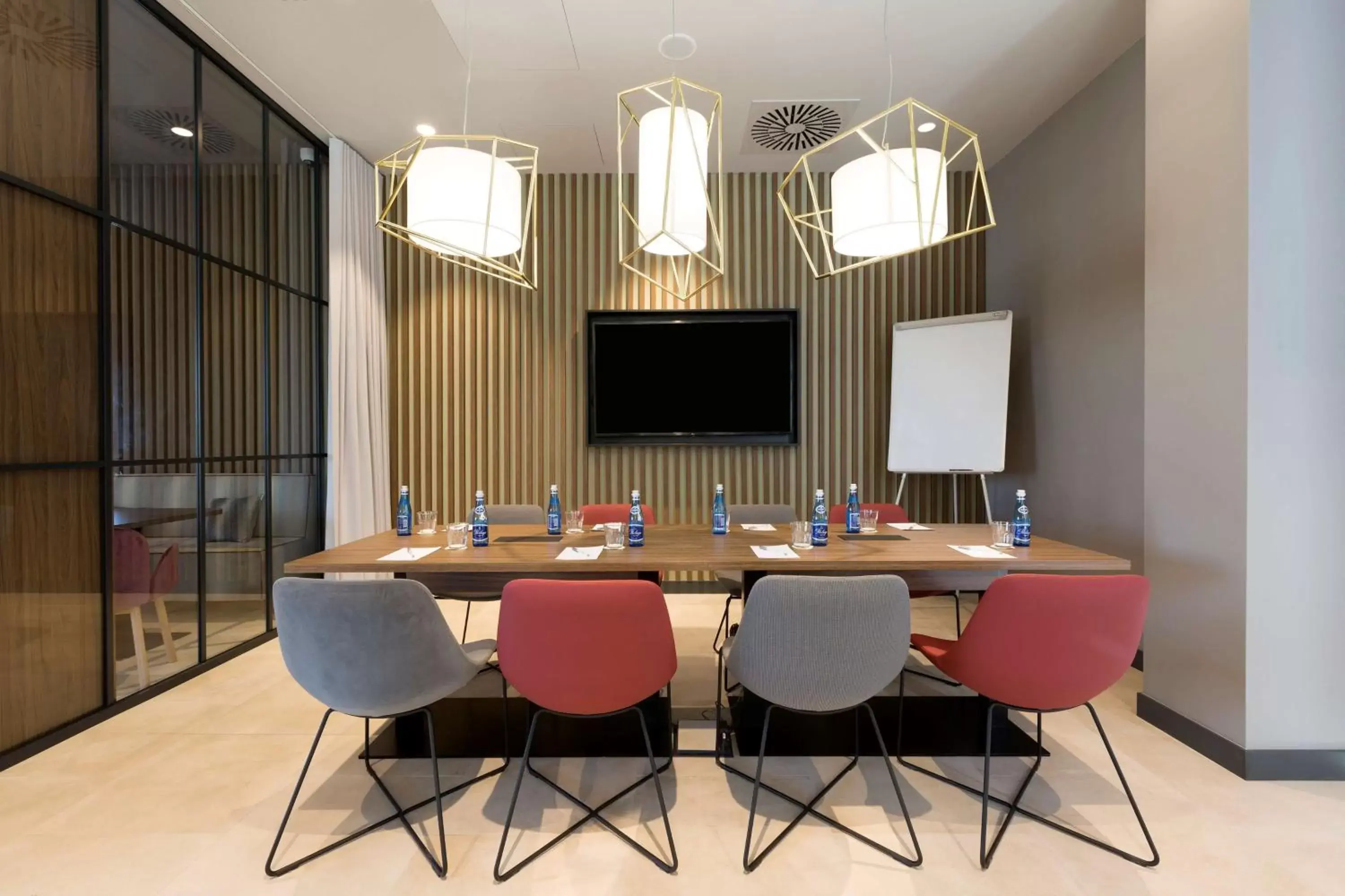 Meeting/conference room in Hampton by Hilton Krakow Airport