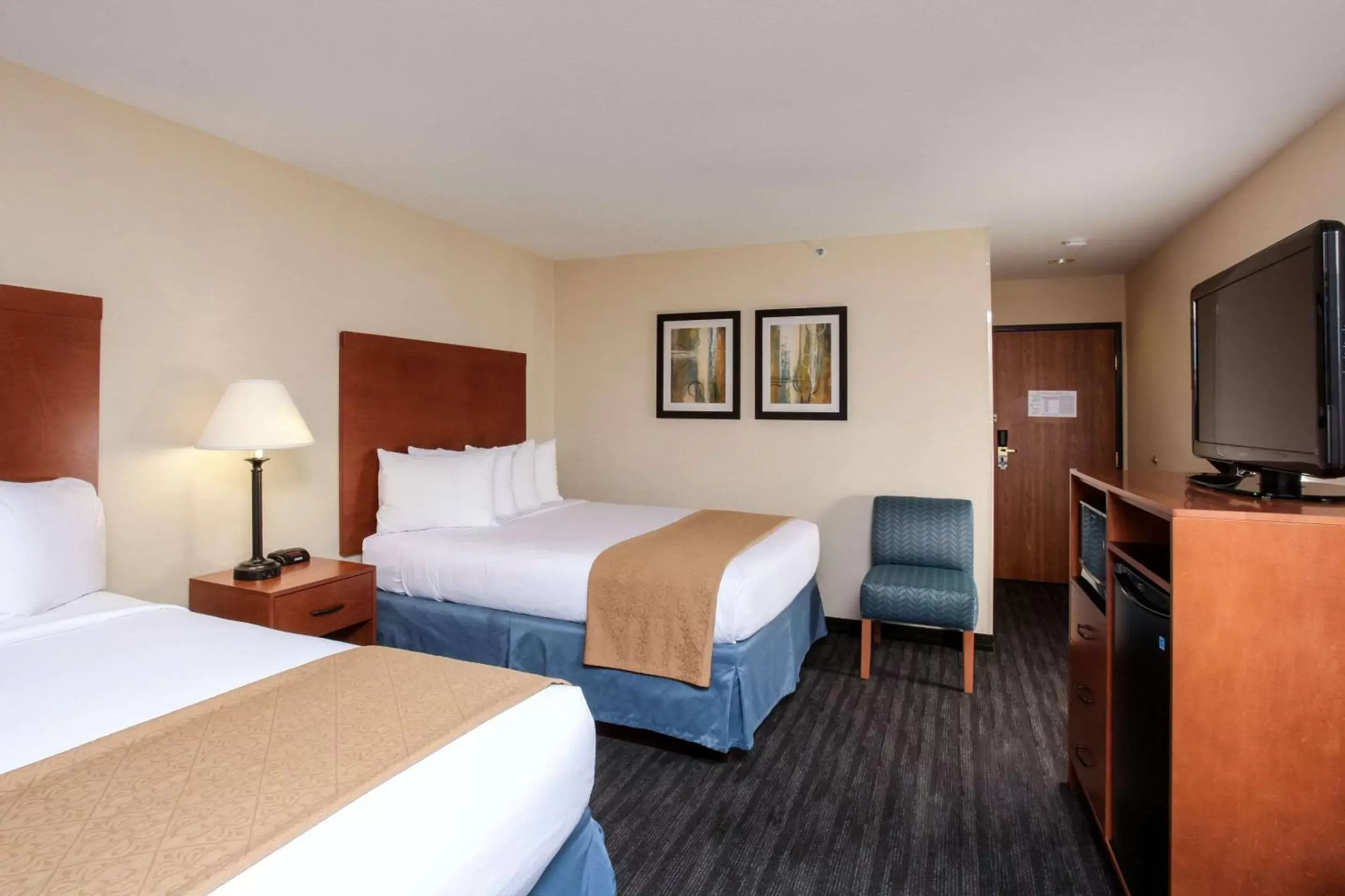 Queen Room with Two Queen Beds - Non-Smoking in Quality Inn Oakwood Queen Room with Two Queen Beds - Non-Smoking in Quality Inn Oakwood