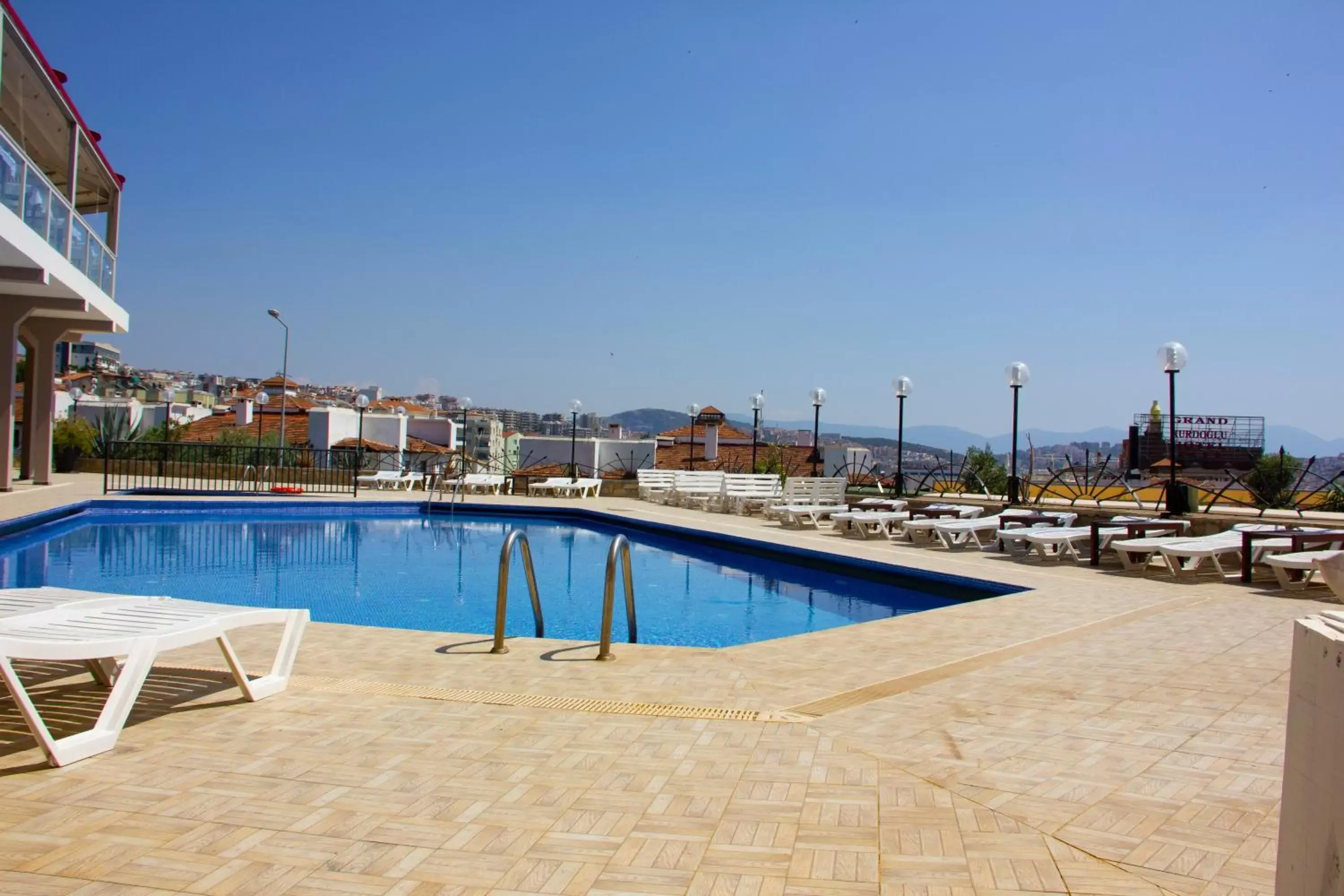Swimming pool in Suhan Seaport Hotel Swimming pool in Suhan Seaport Hotel