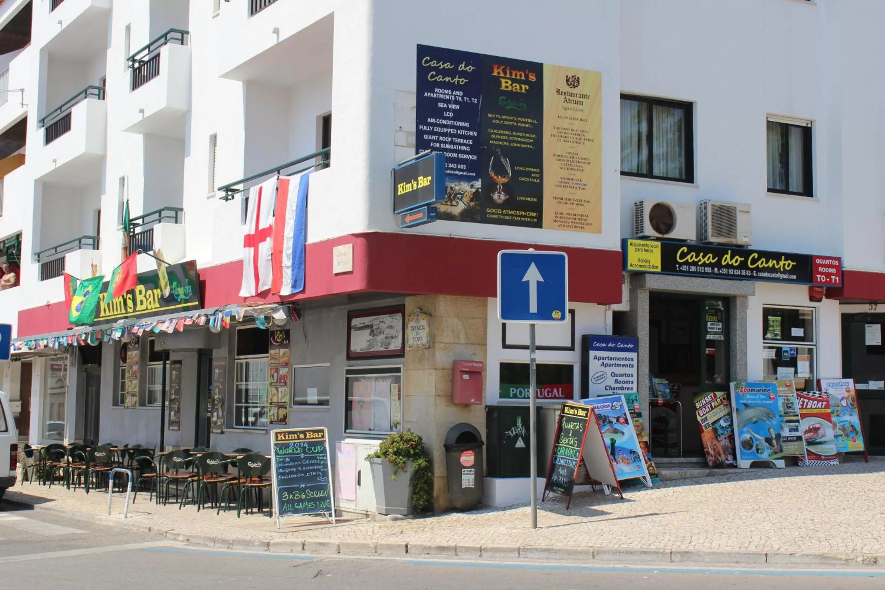 Facade/entrance in Casa Do Canto