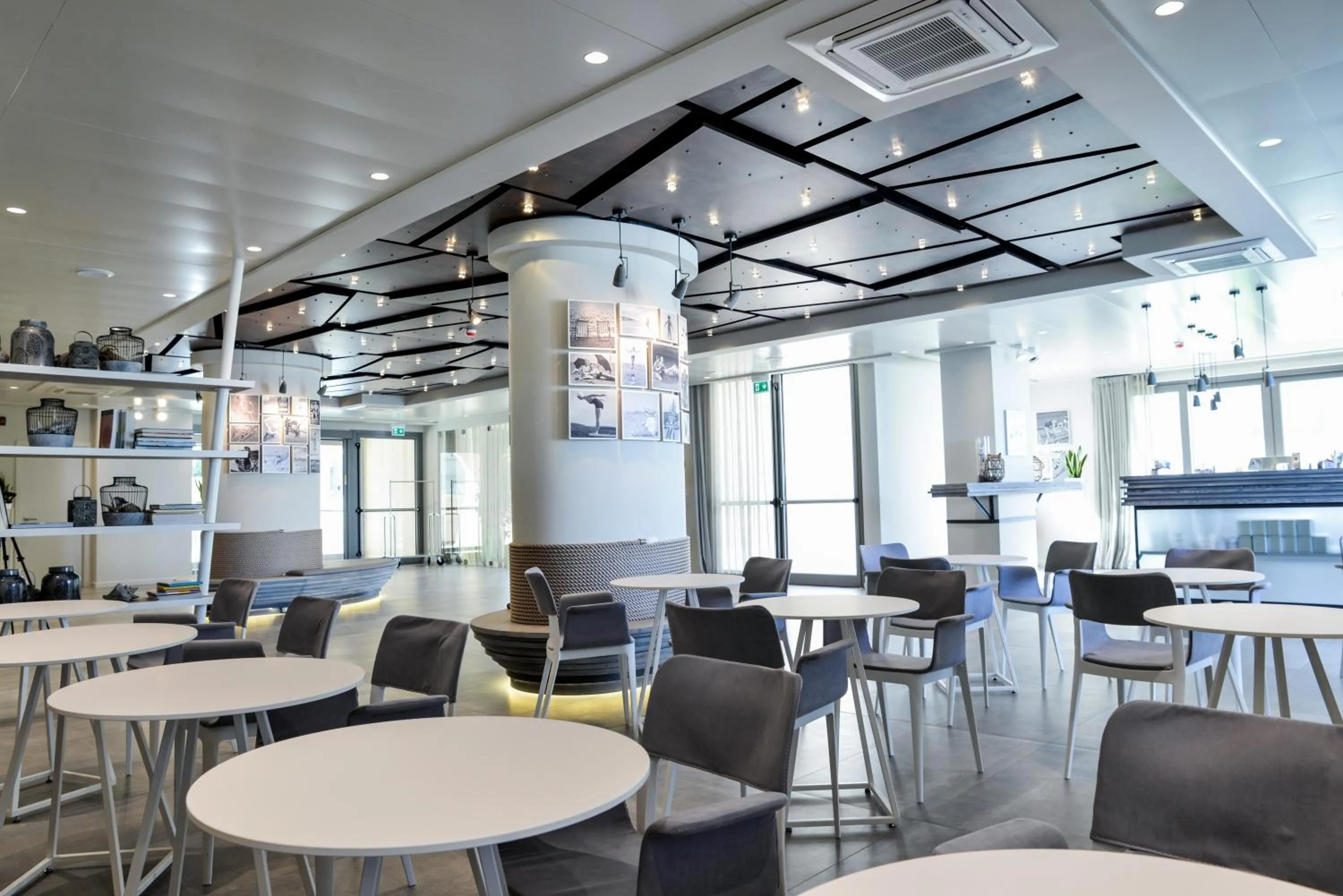 Communal lounge/ TV room in Nautilus Family Hotel