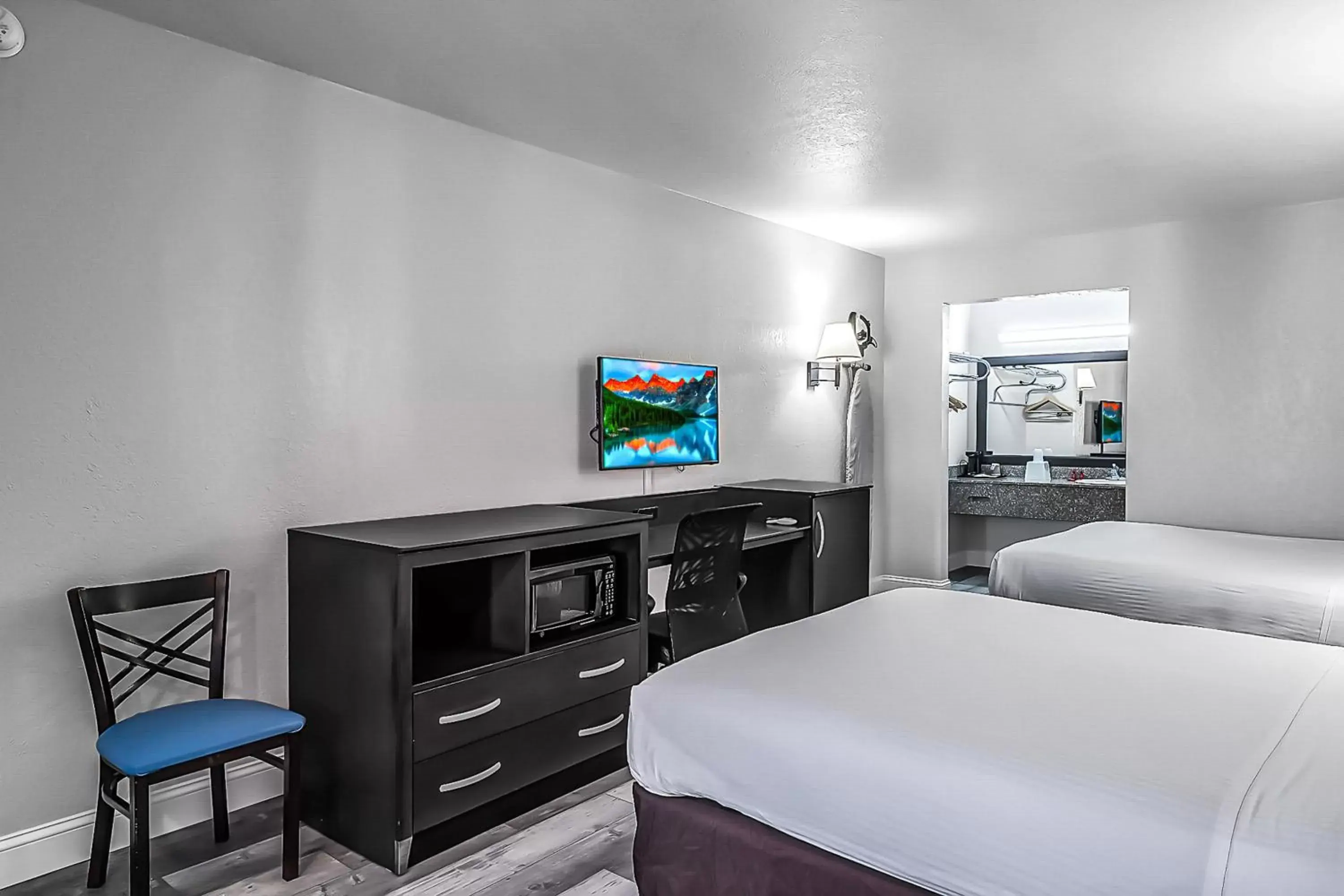TV and multimedia in SureStay Hotel by Best Western Oklahoma City West