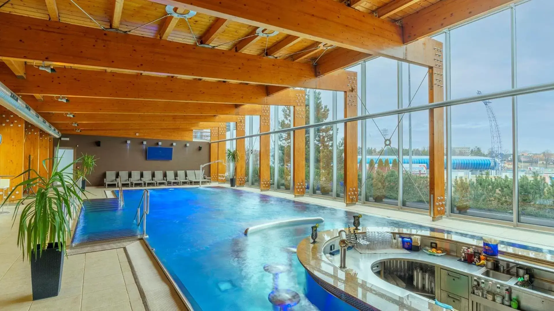 Swimming Pool in Hotel AquaCity Mountain View