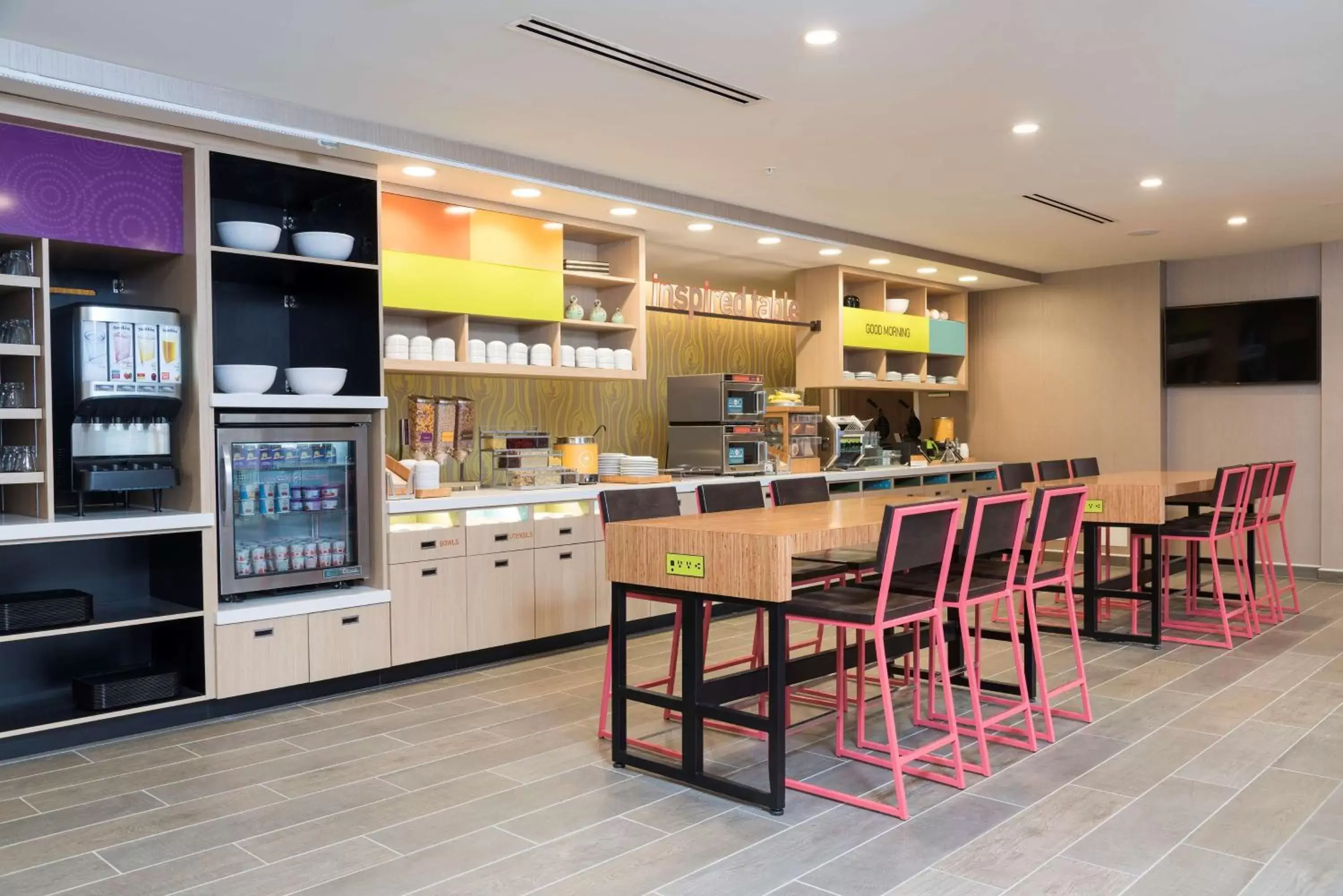 Dining area in Home2 Suites by Hilton Louisville Downtown NuLu