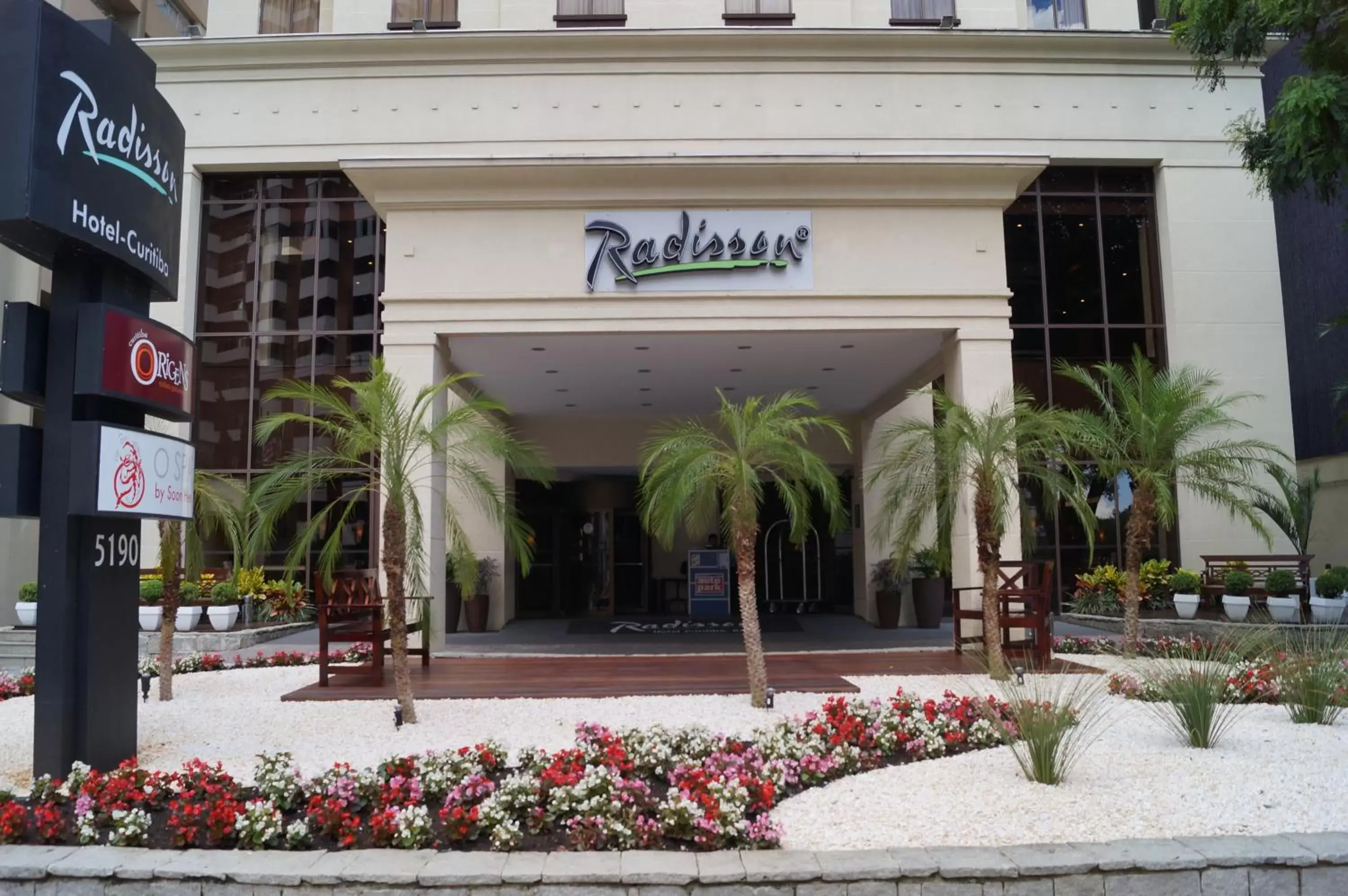 Facade/entrance in Radisson Hotel Curitiba