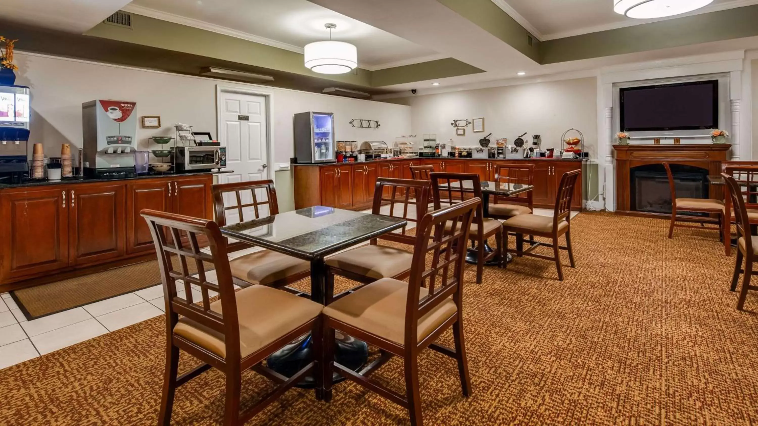 Restaurant/Places to Eat in Best Western PLUS Governor's Inn Richmond