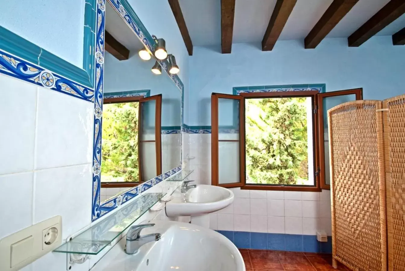 Bathroom in Casas Rurales Los Algarrobales