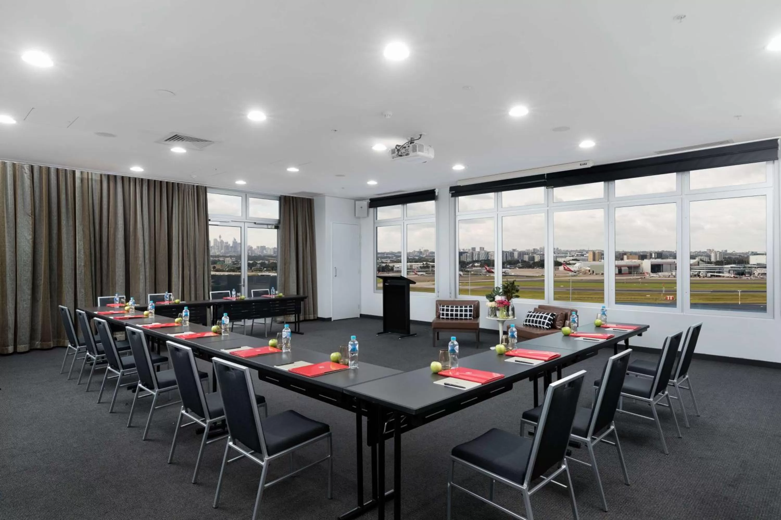 Meeting/conference room in Rydges Sydney Airport Hotel