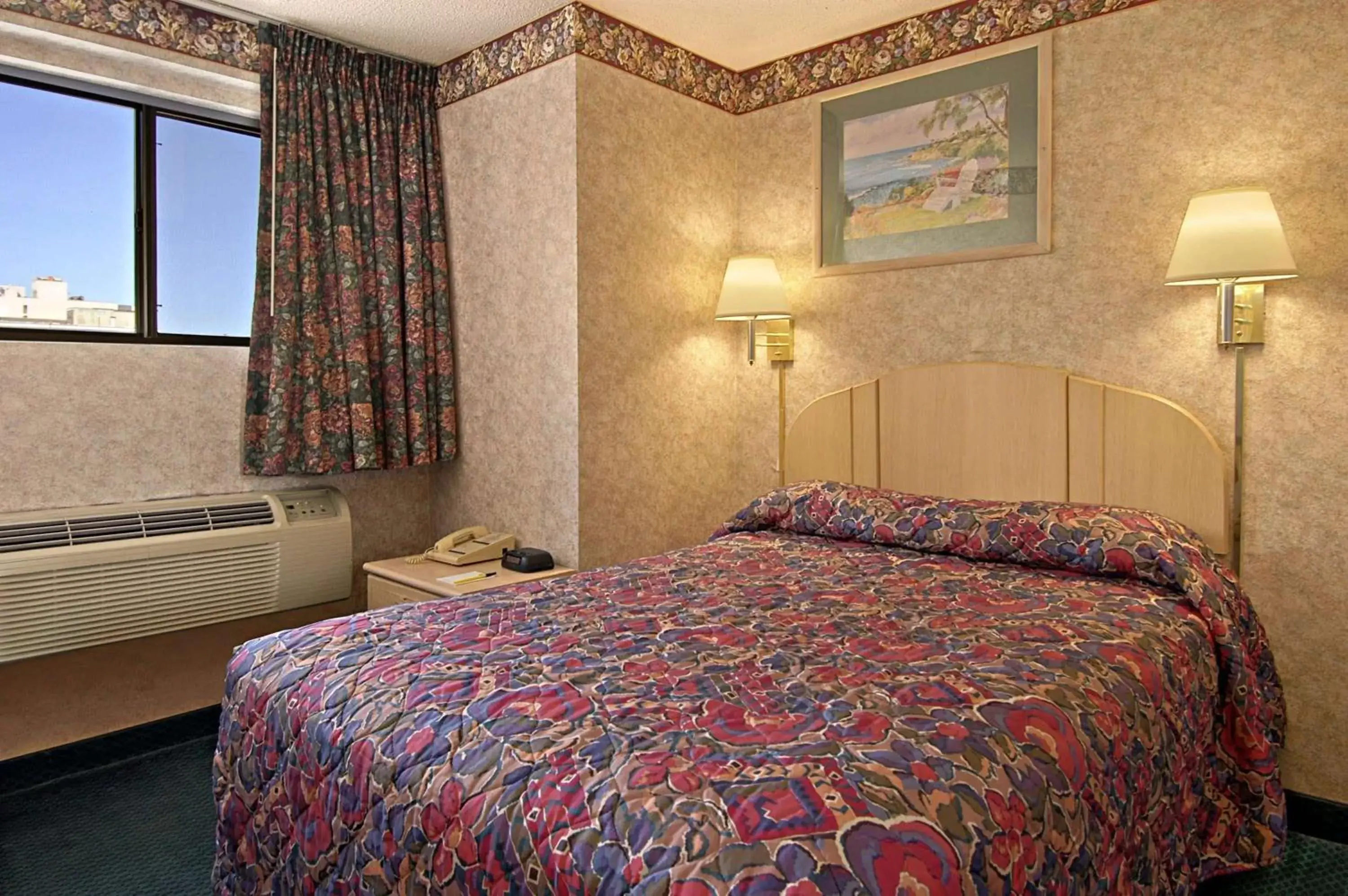 Photo of the whole room, Bed in Super 8 by Wyndham Atlantic City