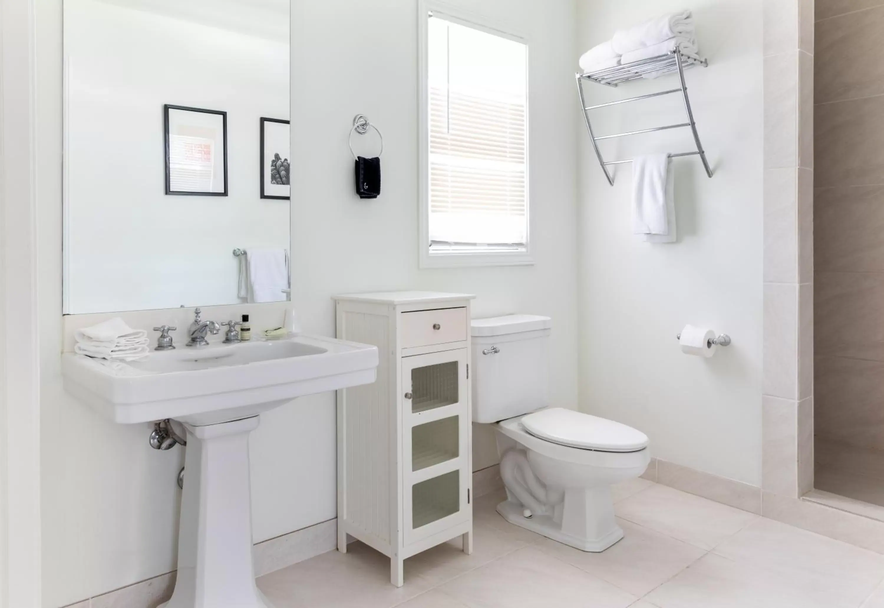 Superior Suite in Wimberley Inn & bar Superior Suite in Wimberley Inn & bar