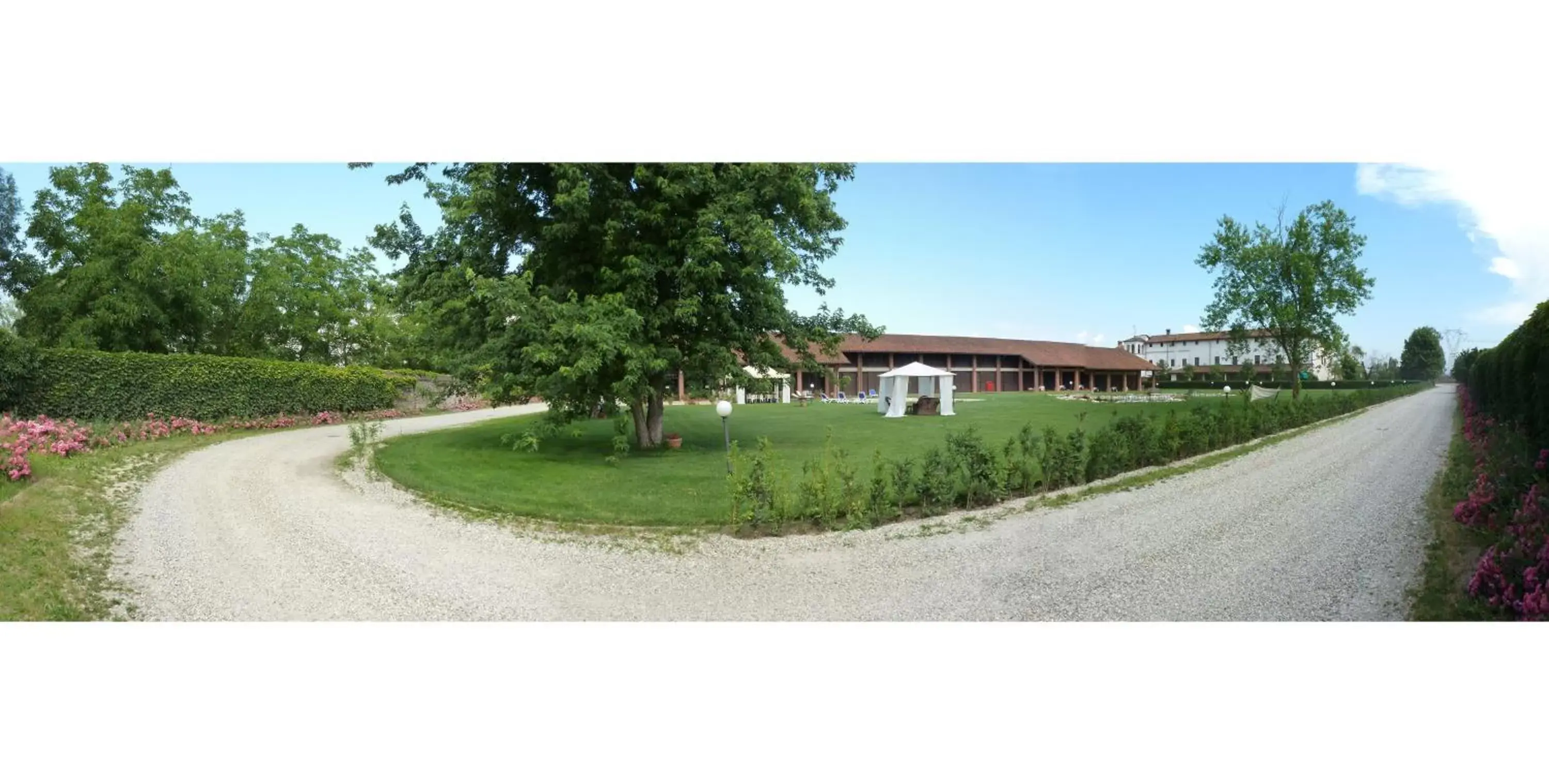 Facade/entrance, Garden in Motel Cosmera