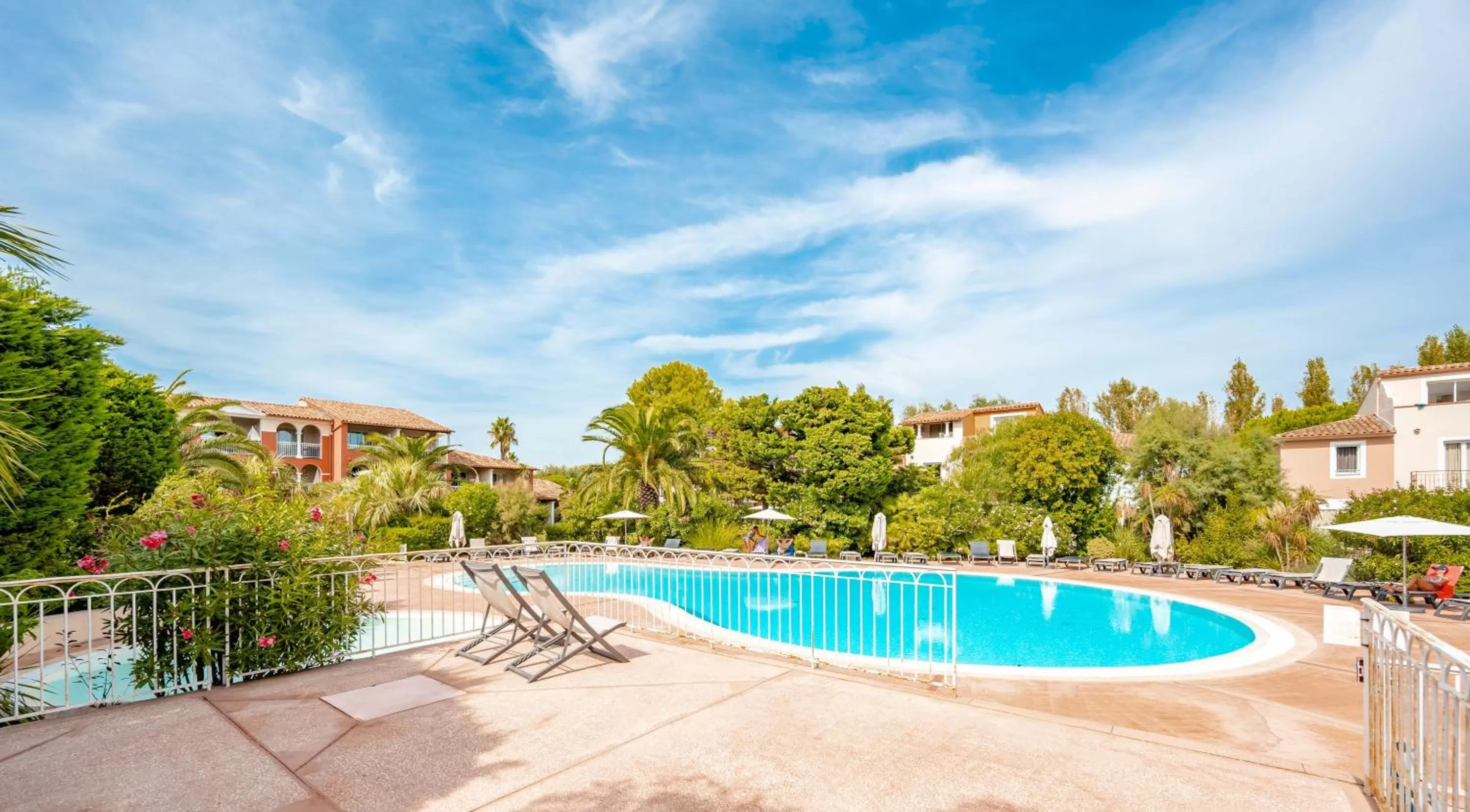 Property building in Résidence Pierre & Vacances le Hameau de la Pinède