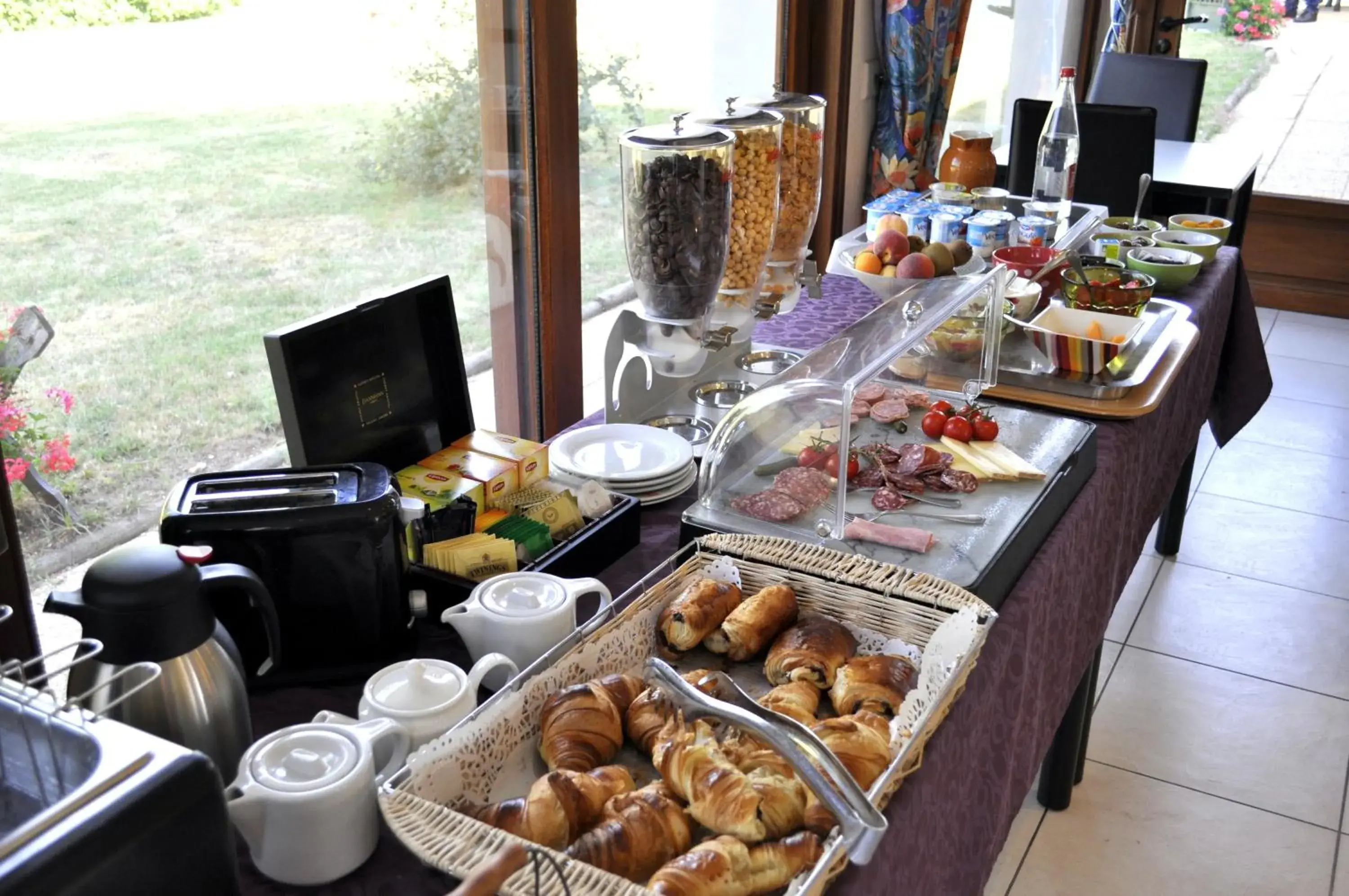 Buffet breakfast in Logis Le Relais De Pouilly