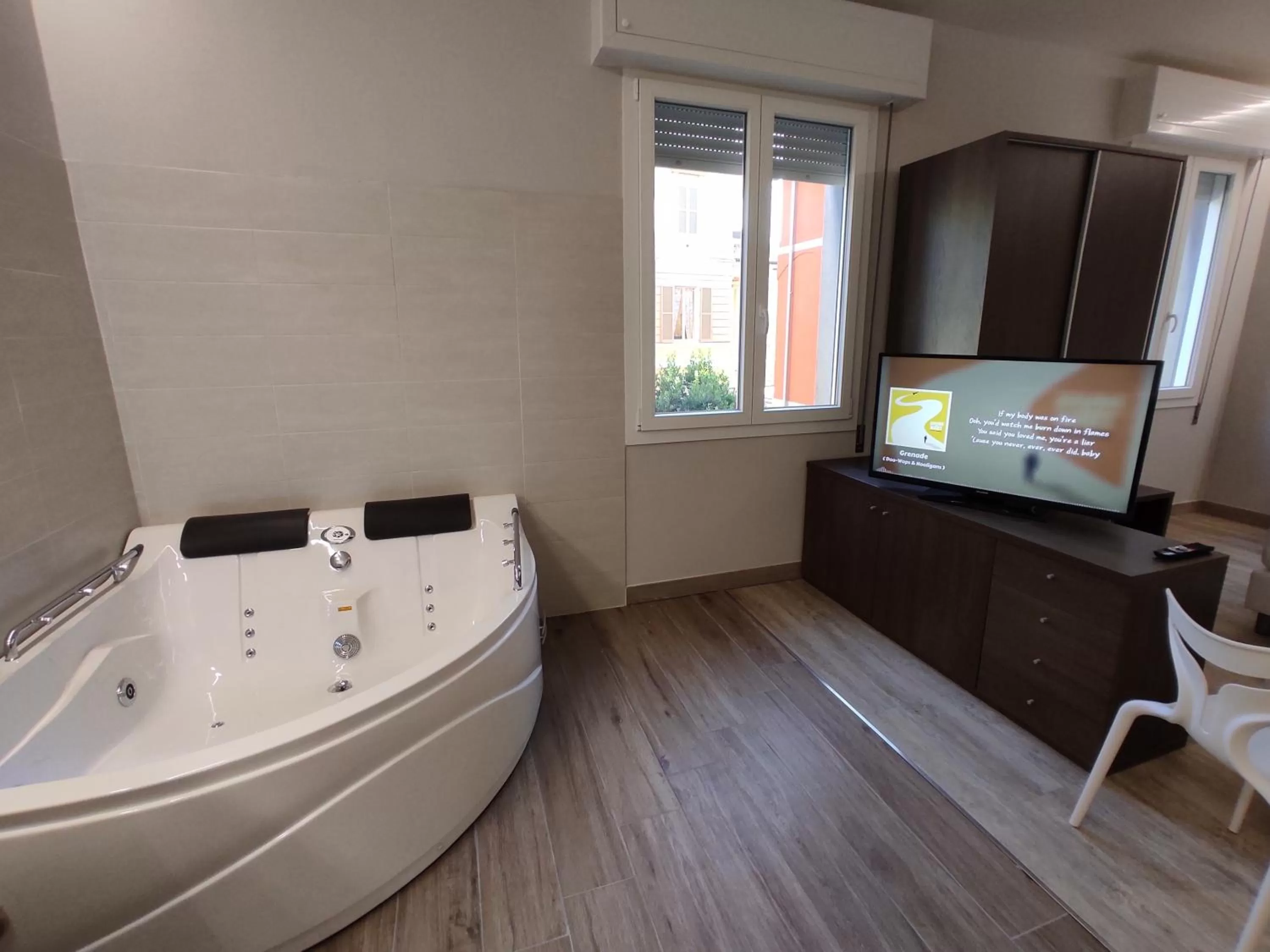 Hot Tub in ALBA RESIDENCE